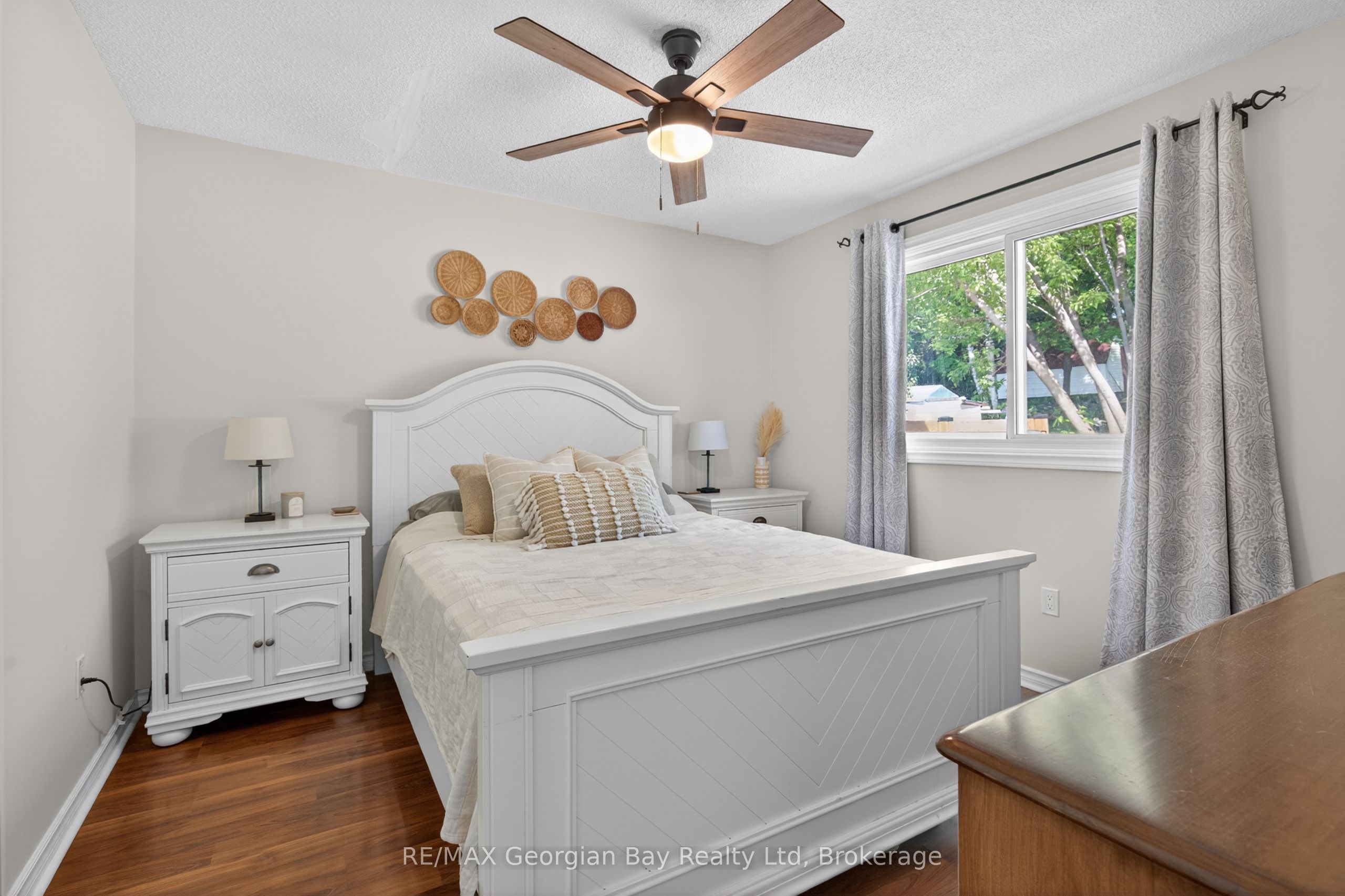1060 Harbourview Drive Property Photo 14