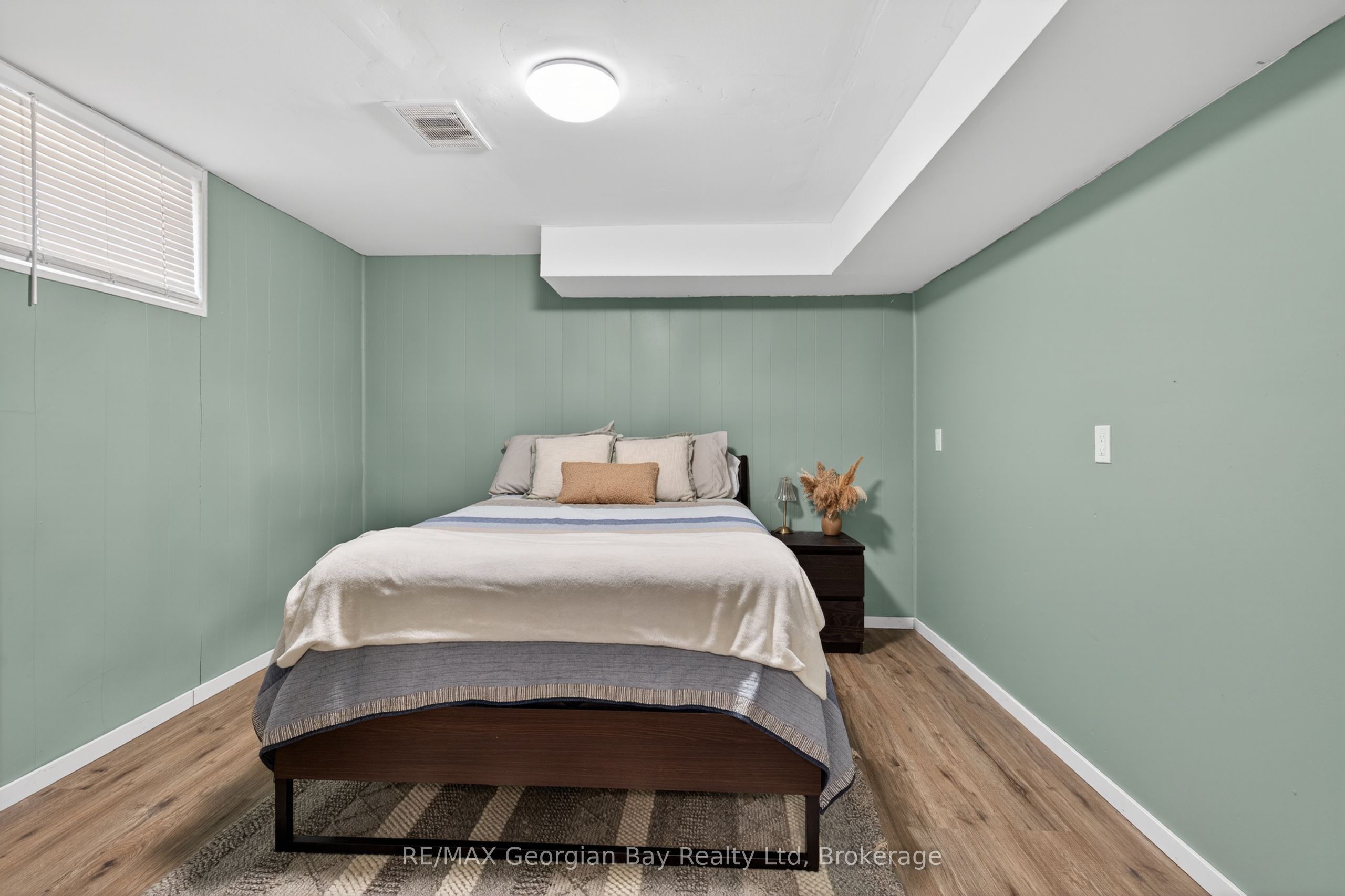 1060 Harbourview Drive Property Photo 22