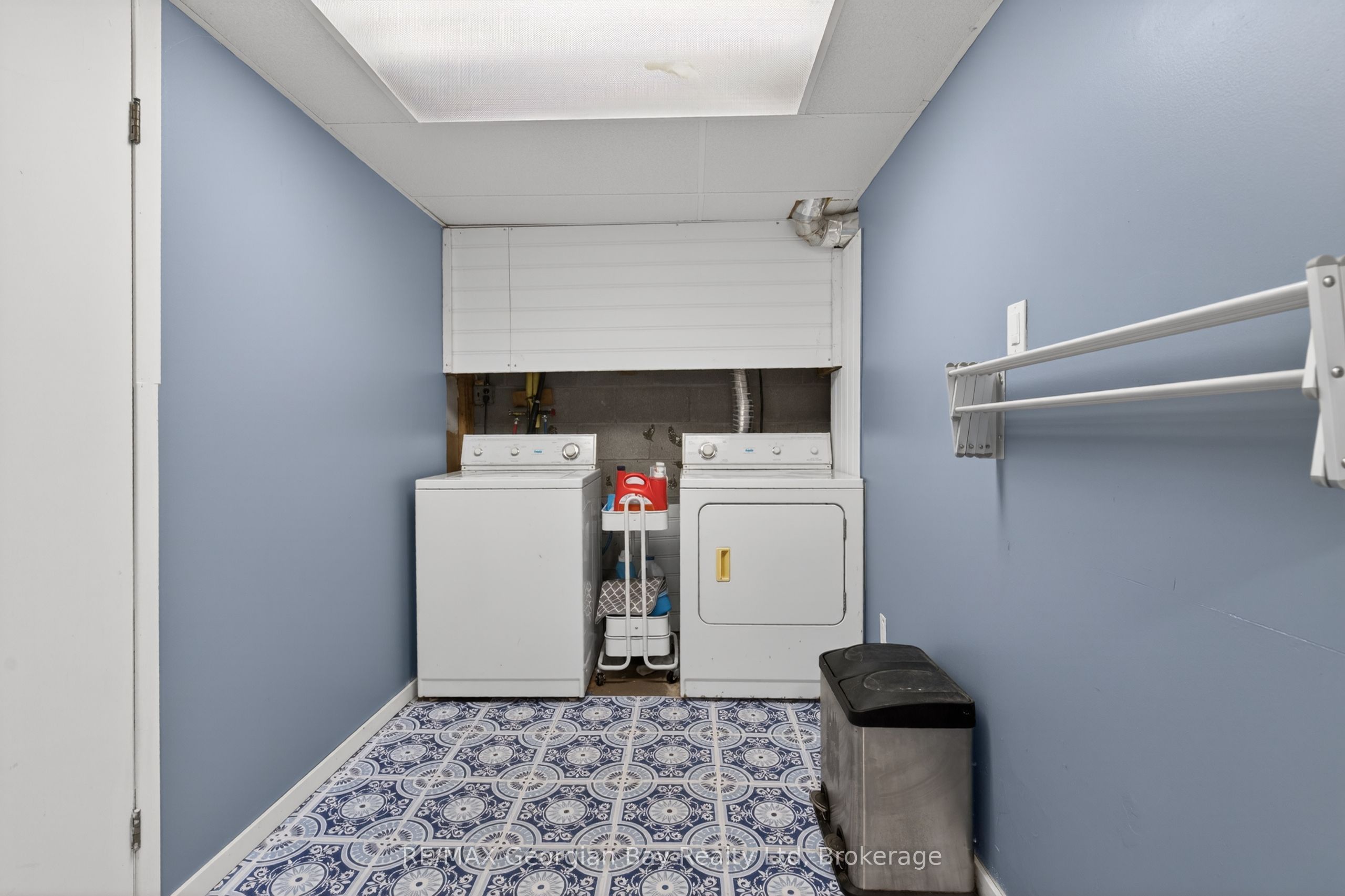 1060 Harbourview Drive Property Photo 24