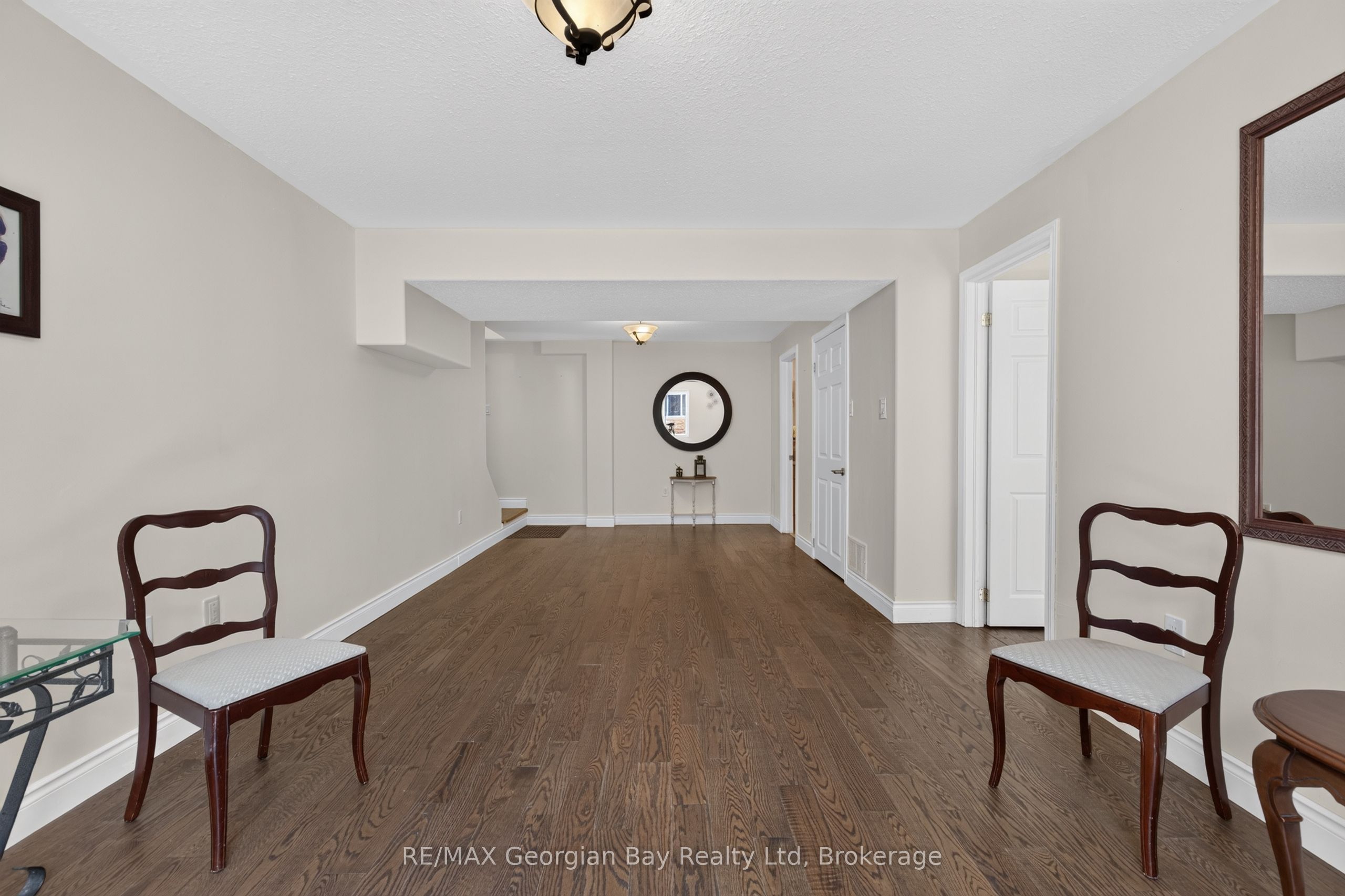 423 Irwin Street Property Photo 6