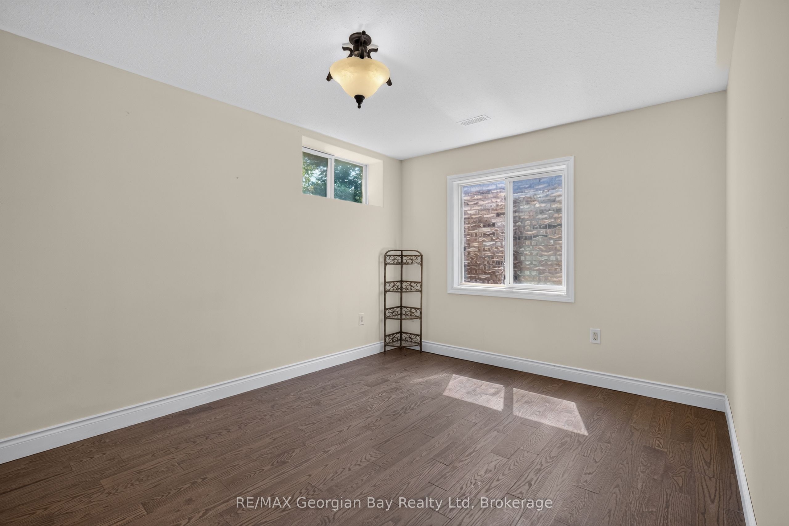 423 Irwin Street Property Photo 7