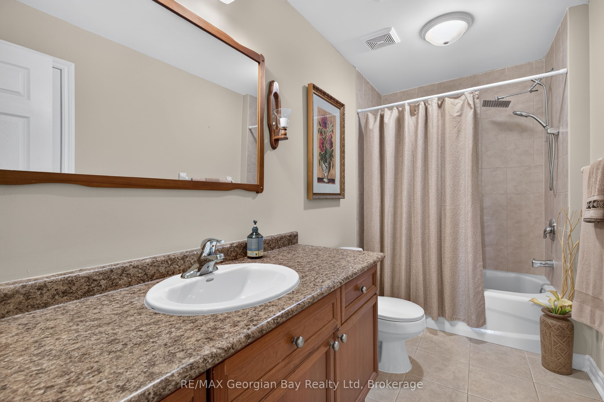 423 Irwin Street Property Photo 9
