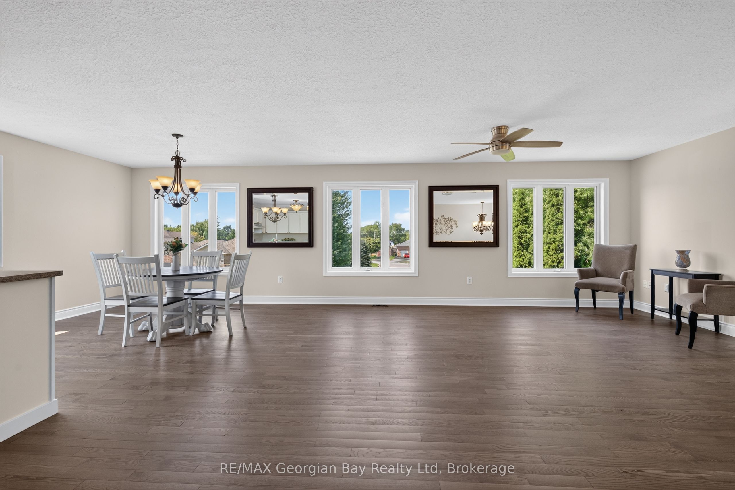 423 Irwin Street Property Photo 11