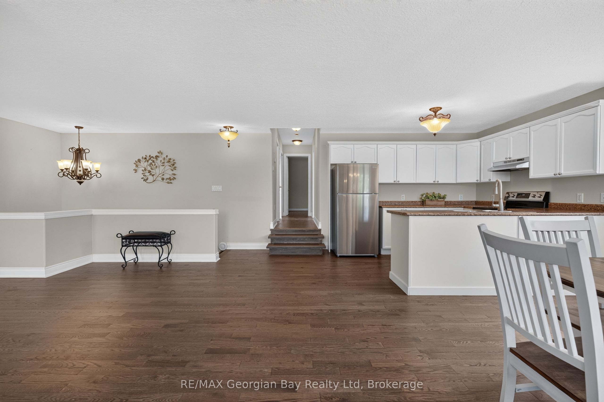 423 Irwin Street Property Photo 13