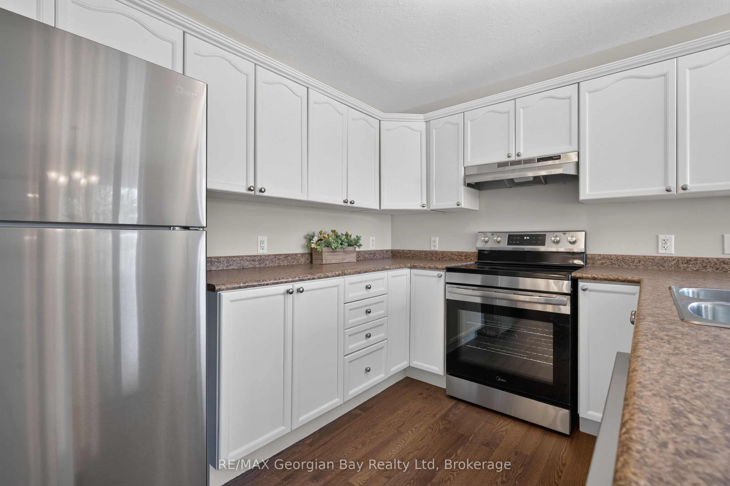 423 Irwin Street Property Photo 15