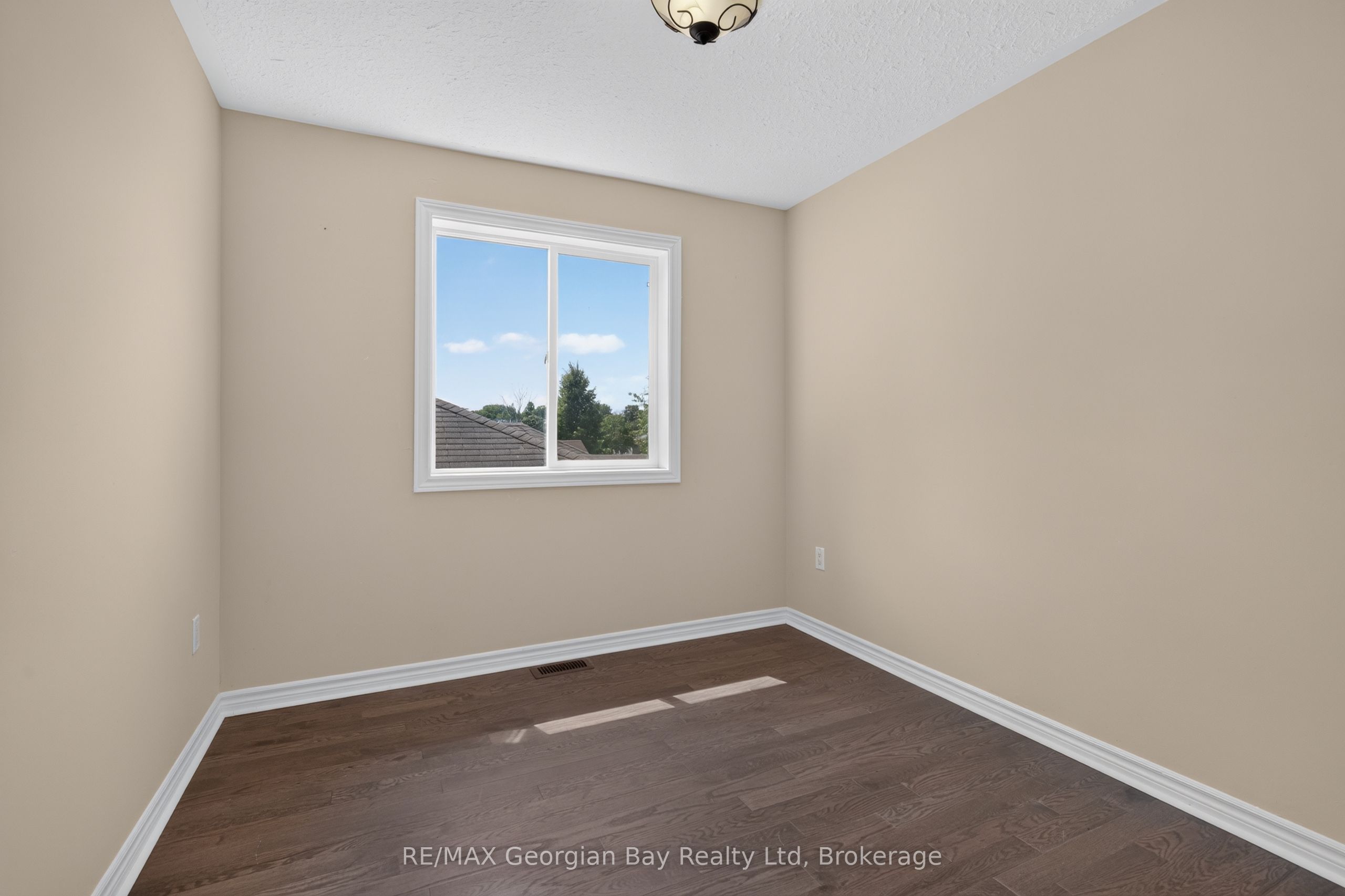 423 Irwin Street Property Photo 17