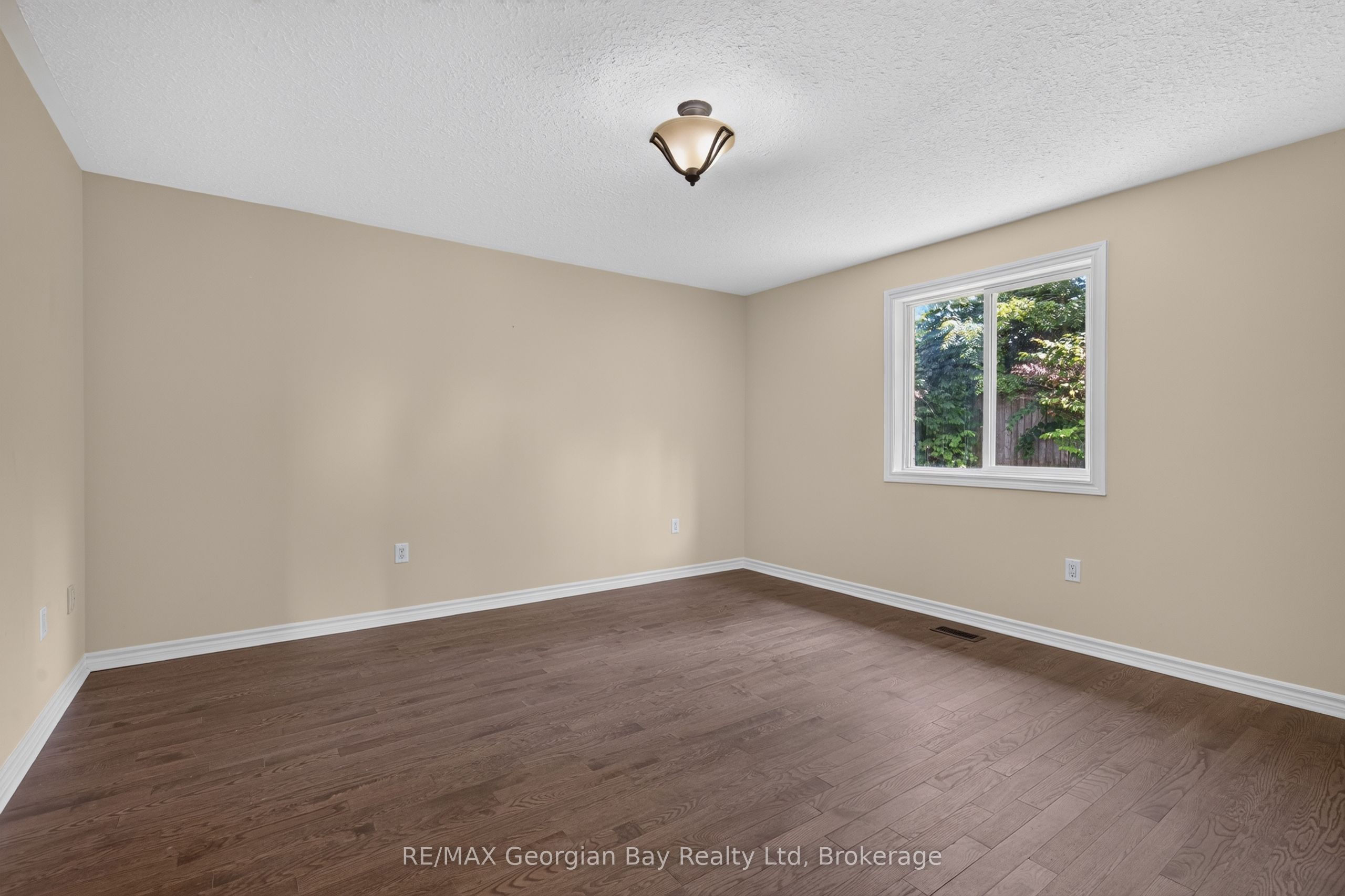 423 Irwin Street Property Photo 19