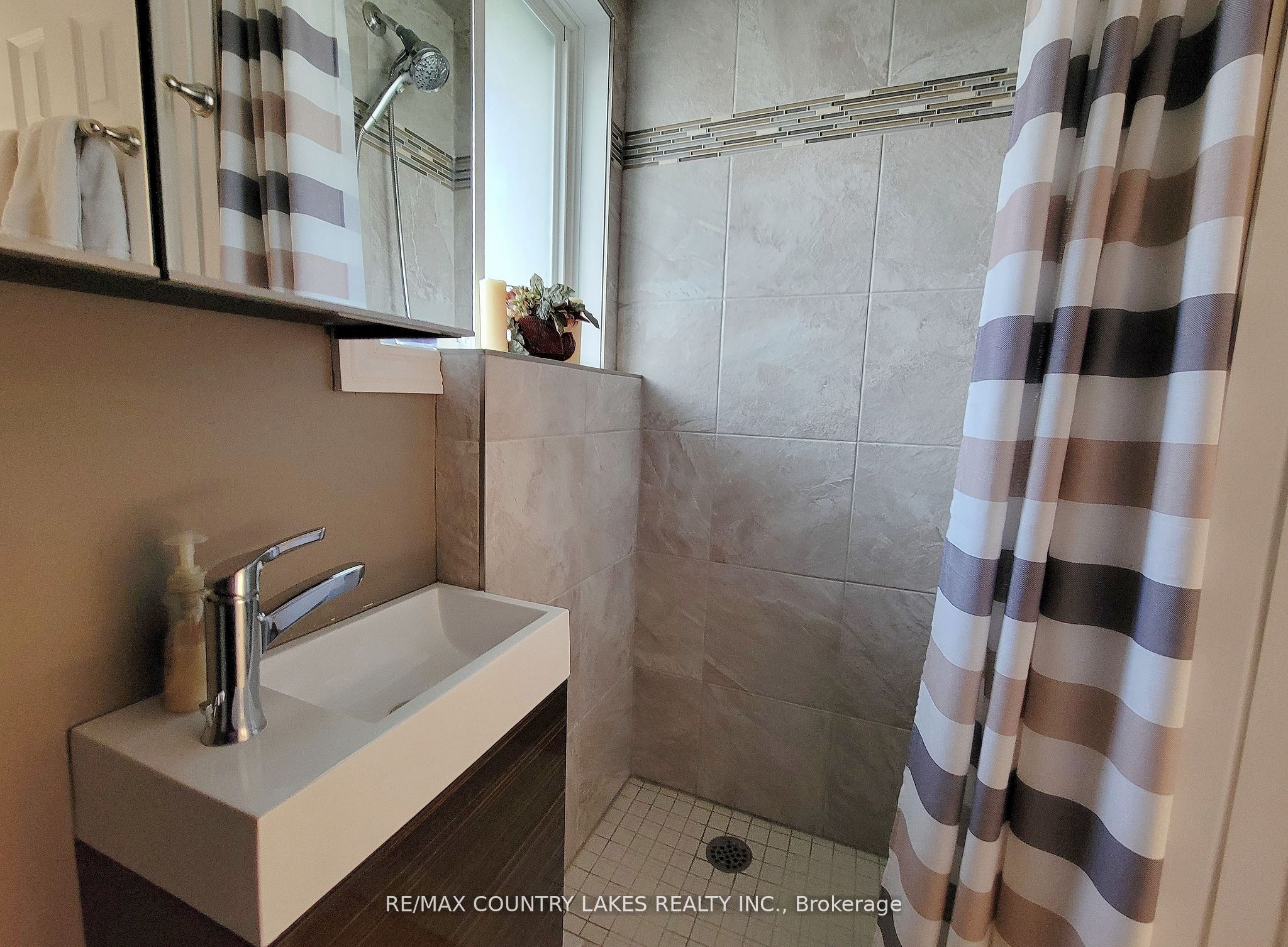 4 Paradise Boulevard 11 Property Photo 8