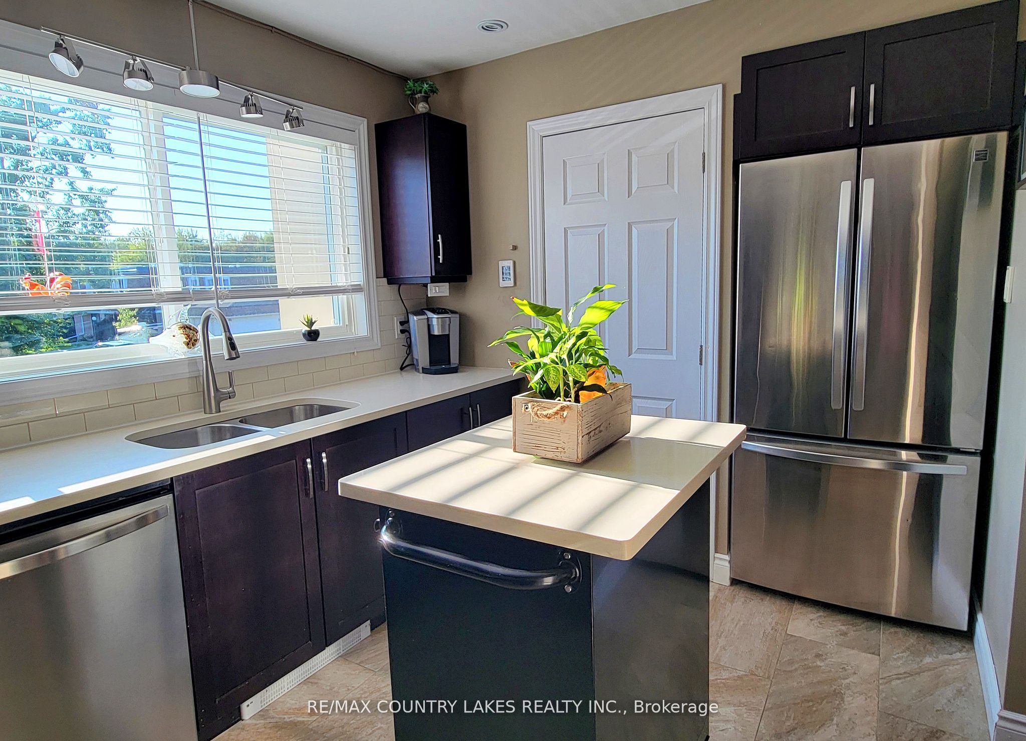 4 Paradise Boulevard 11 Property Photo 21