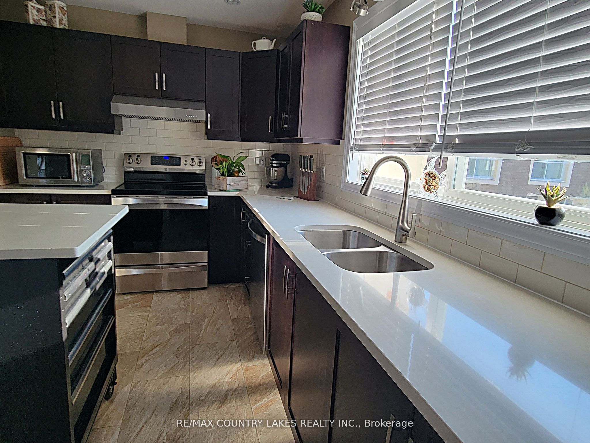 4 Paradise Boulevard 11 Property Photo 25