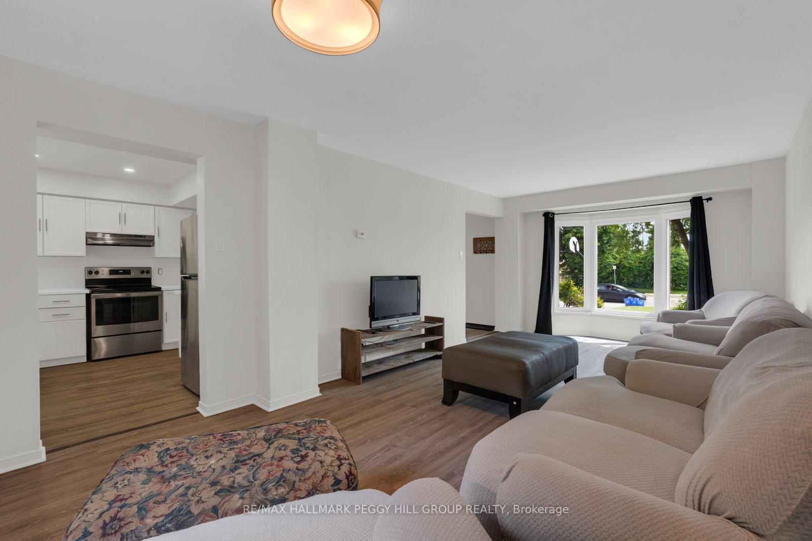 468 Grove Street E Property Photo 5