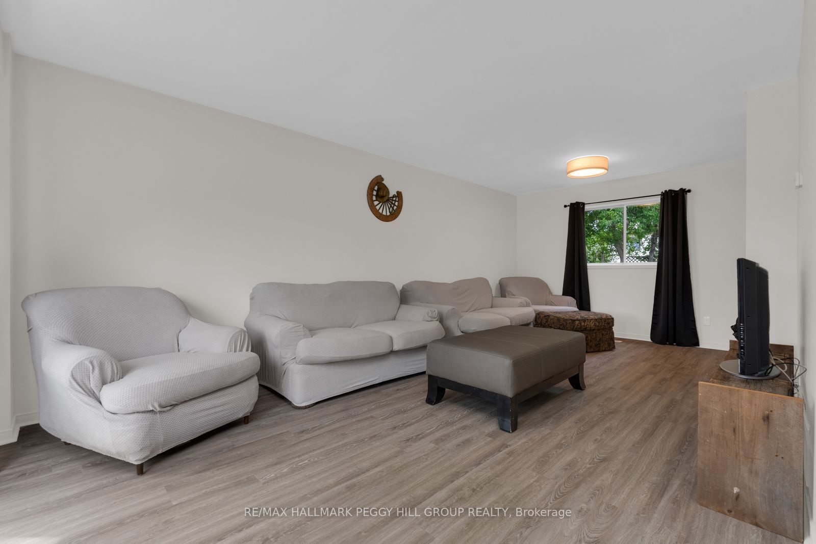 468 Grove Street E Property Photo 6