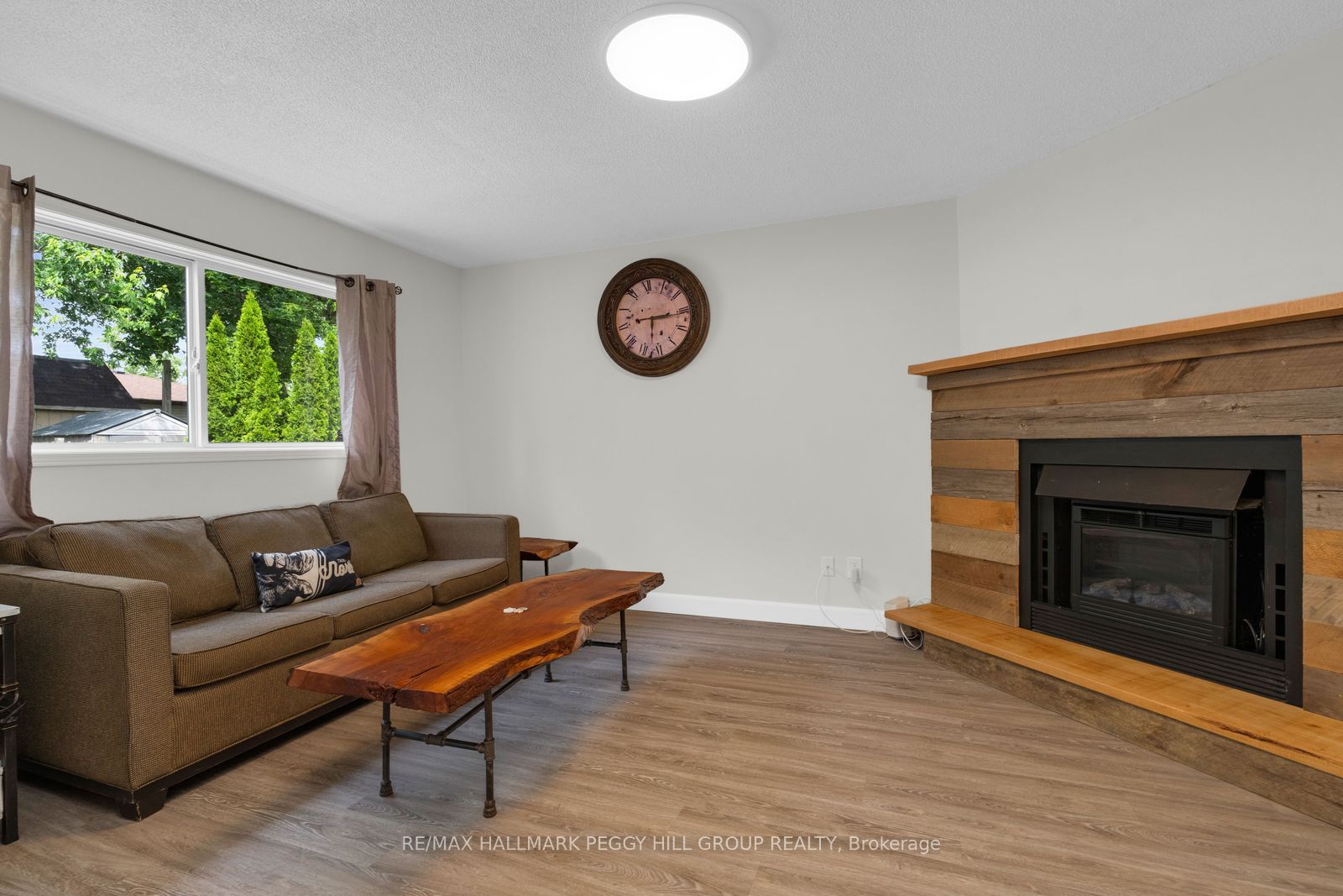 468 Grove Street E Property Photo 7