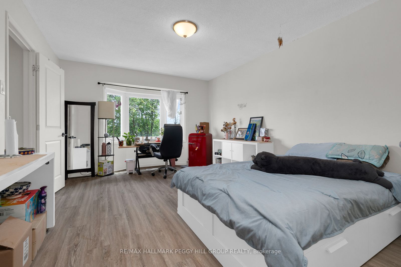 468 Grove Street E Property Photo 9