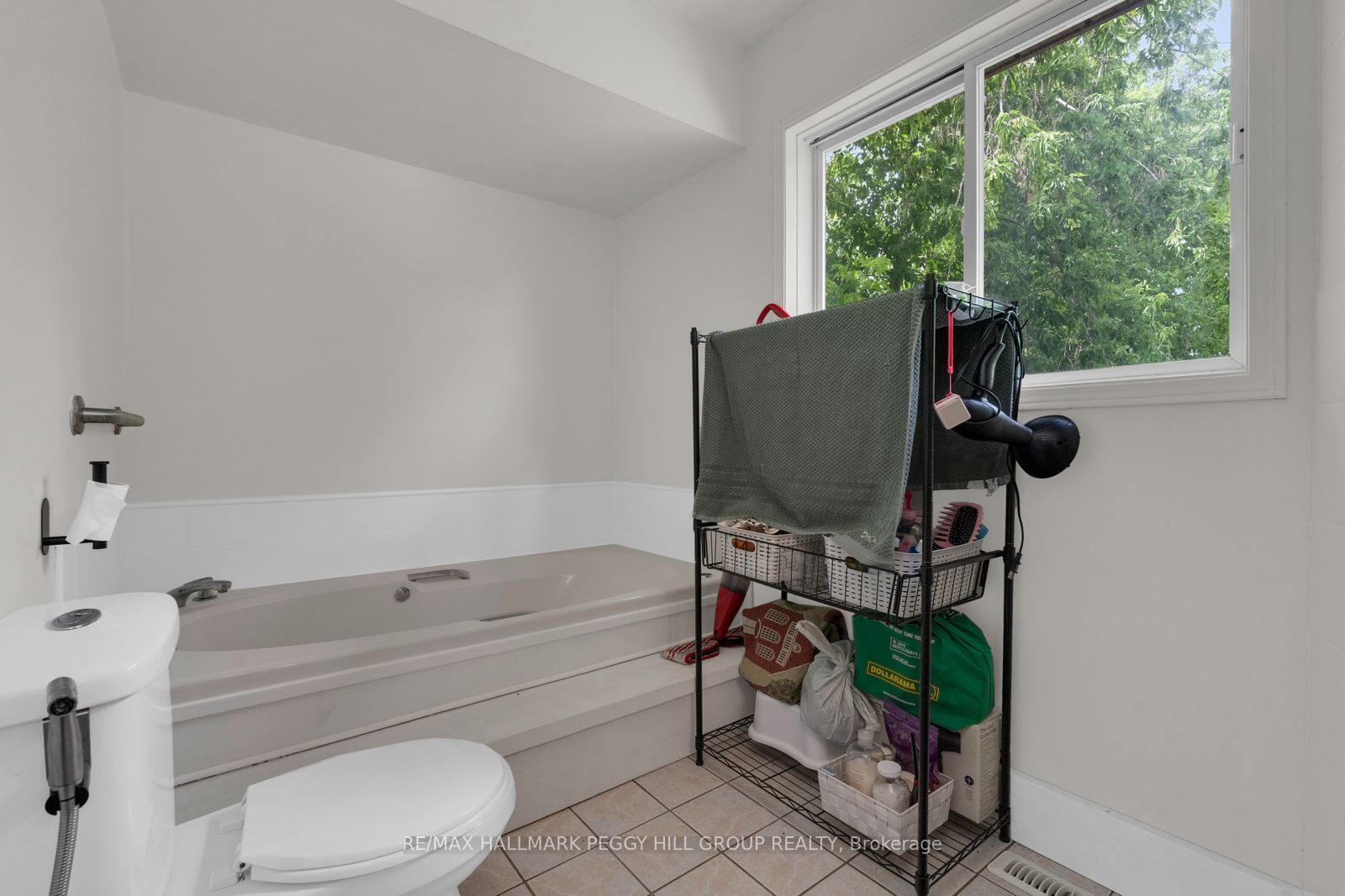 468 Grove Street E Property Photo 11