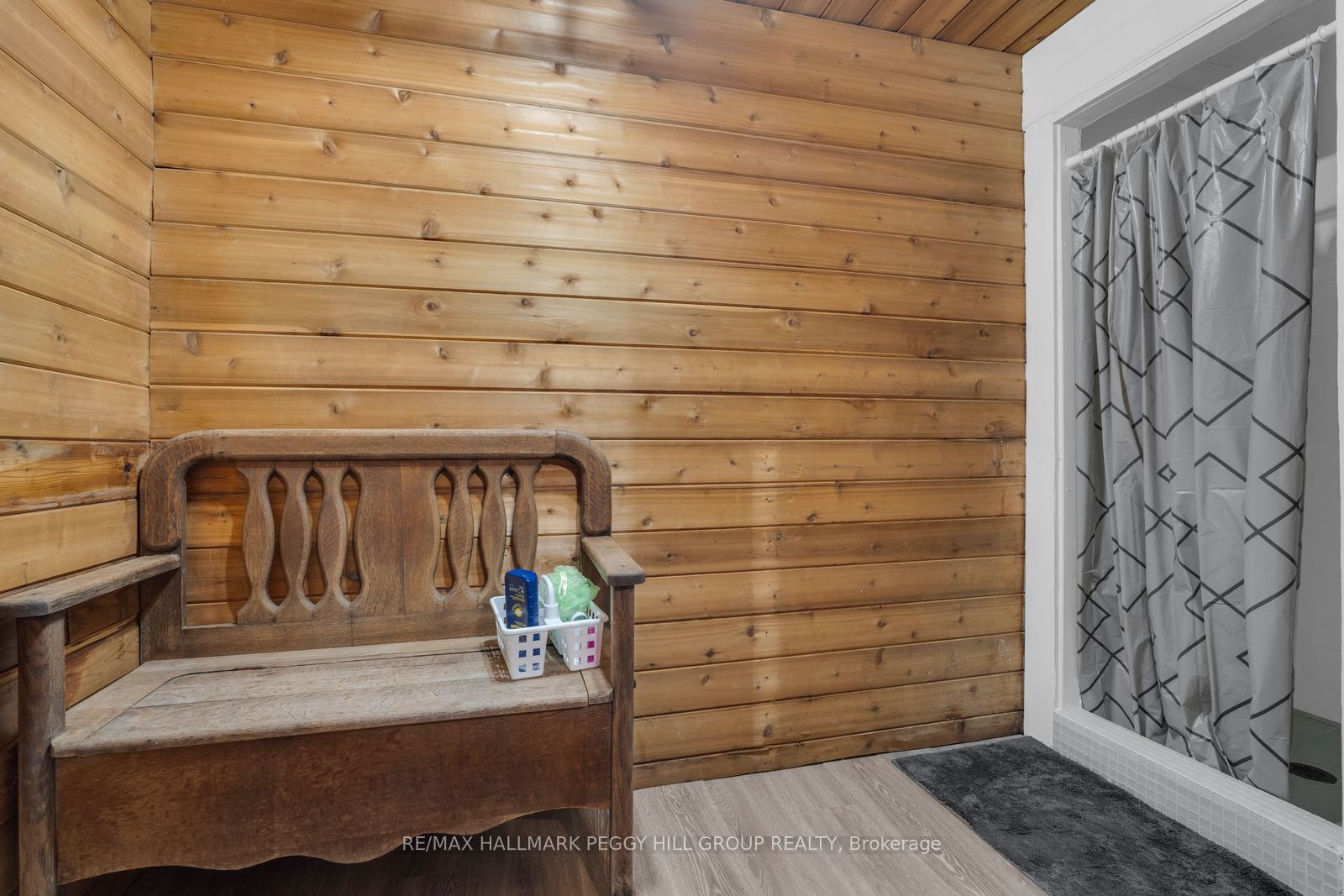 468 Grove Street E Property Photo 17
