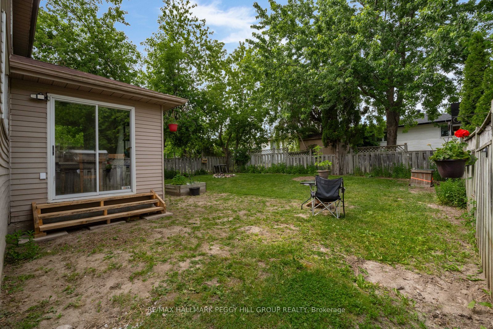 468 Grove Street E Property Photo 18