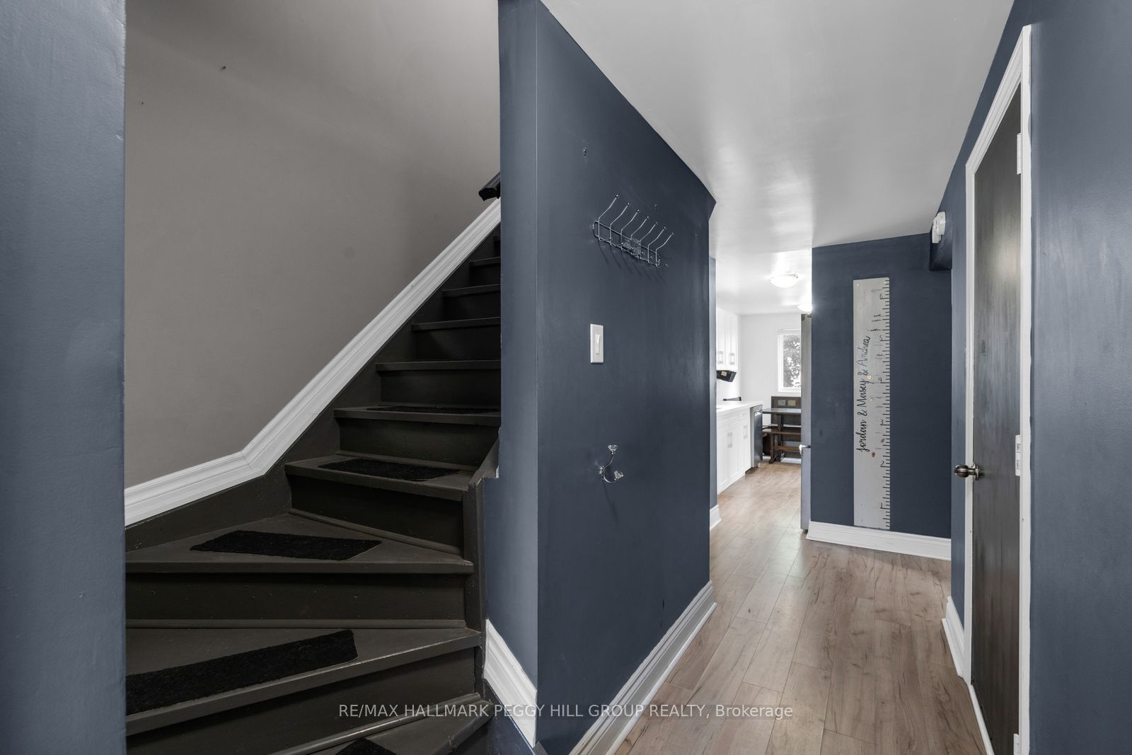 211 Hickling Trail Property Photo 7