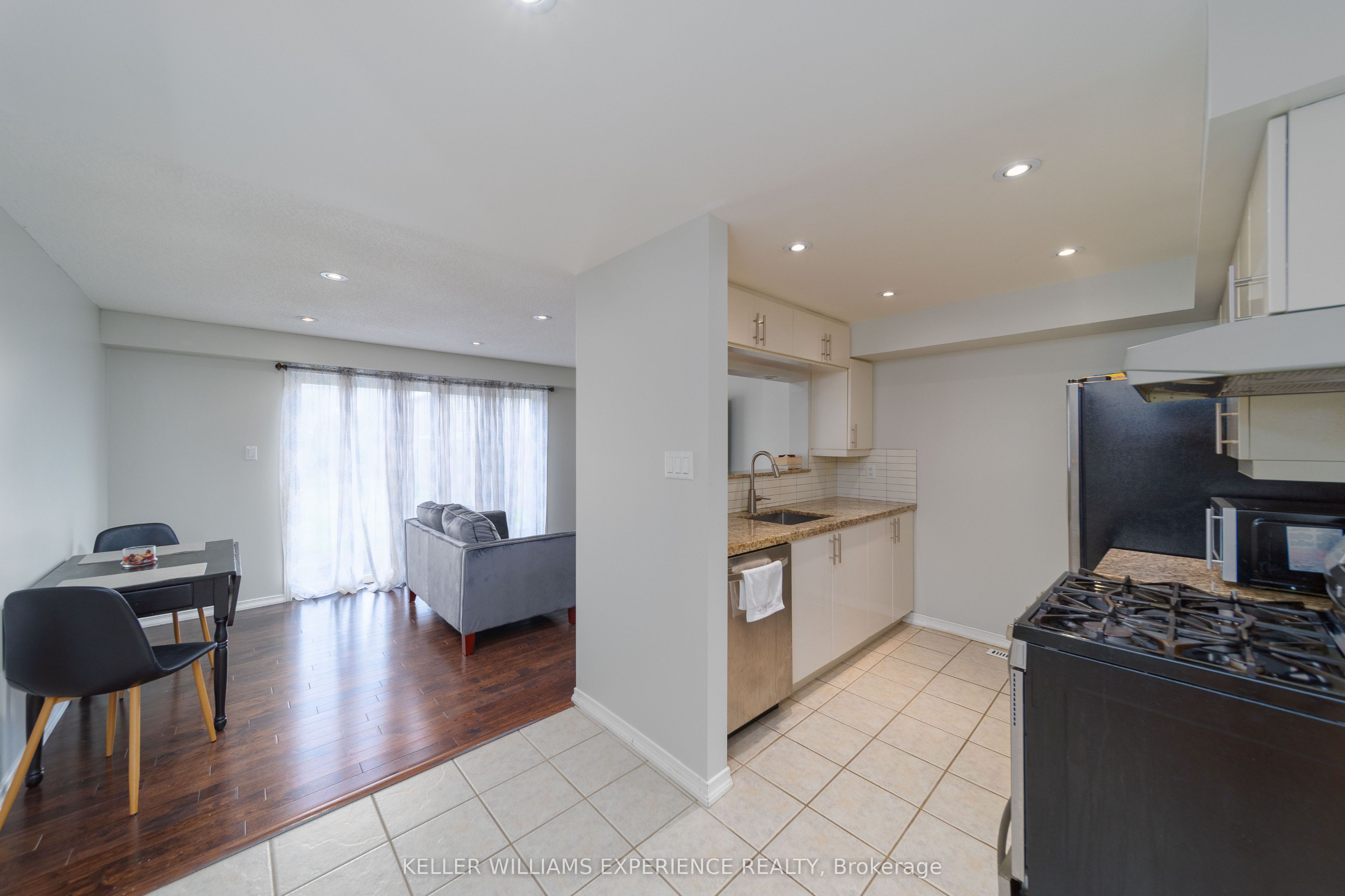 12 Monarchy Street Property Photo 4