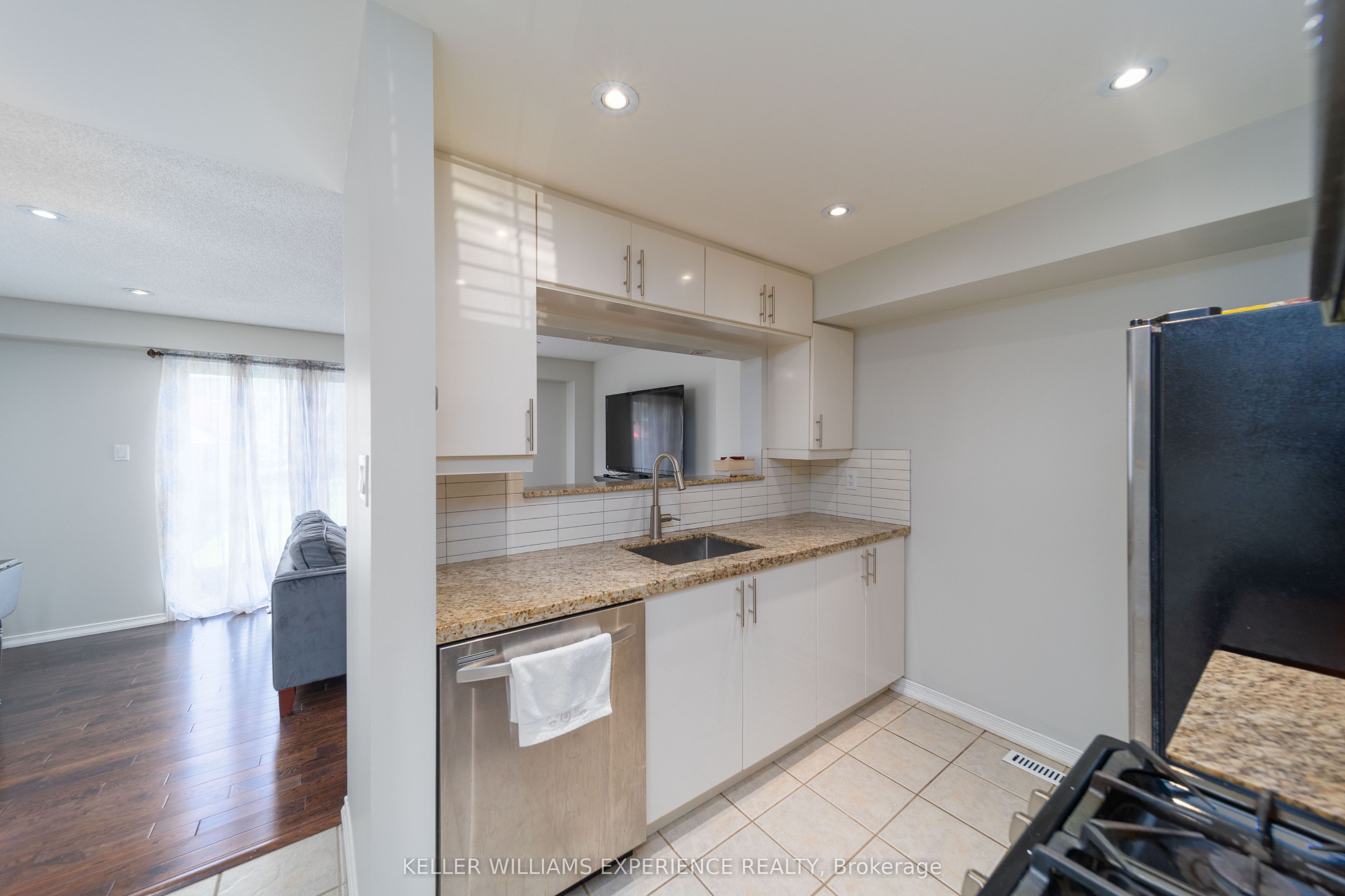12 Monarchy Street Property Photo 5