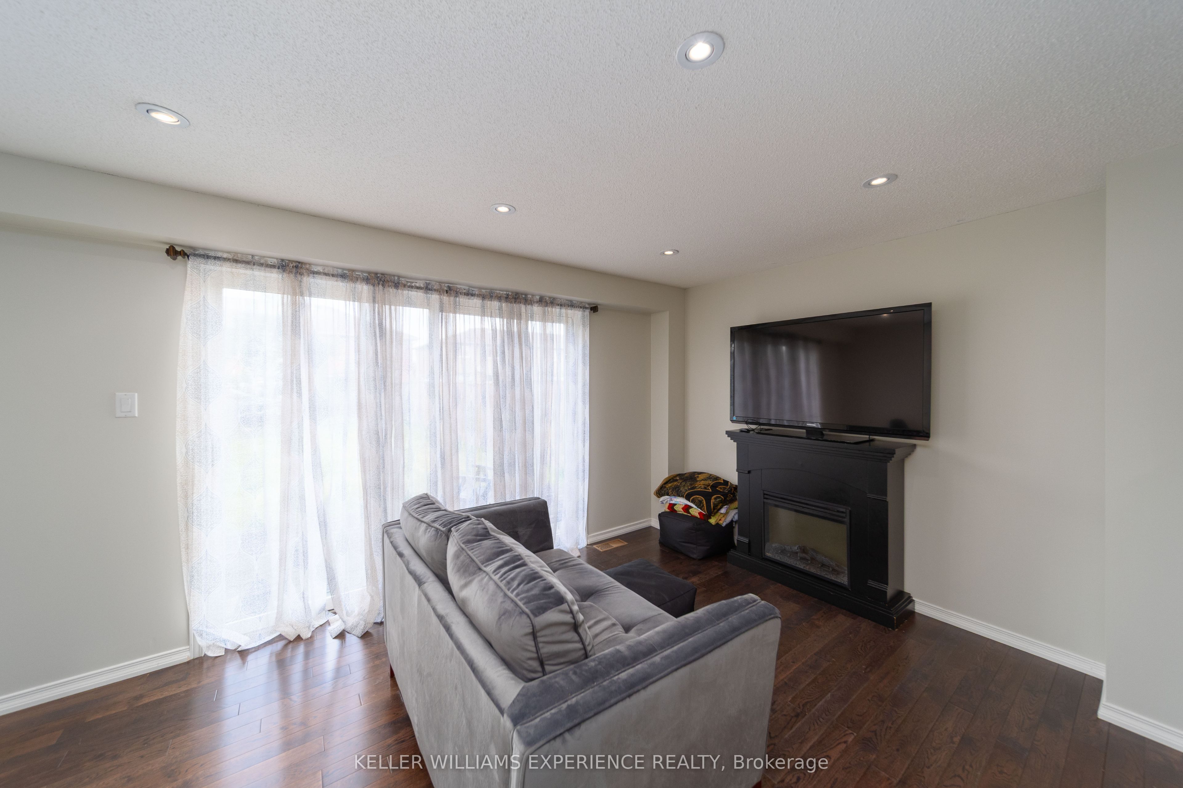 12 Monarchy Street Property Photo 7