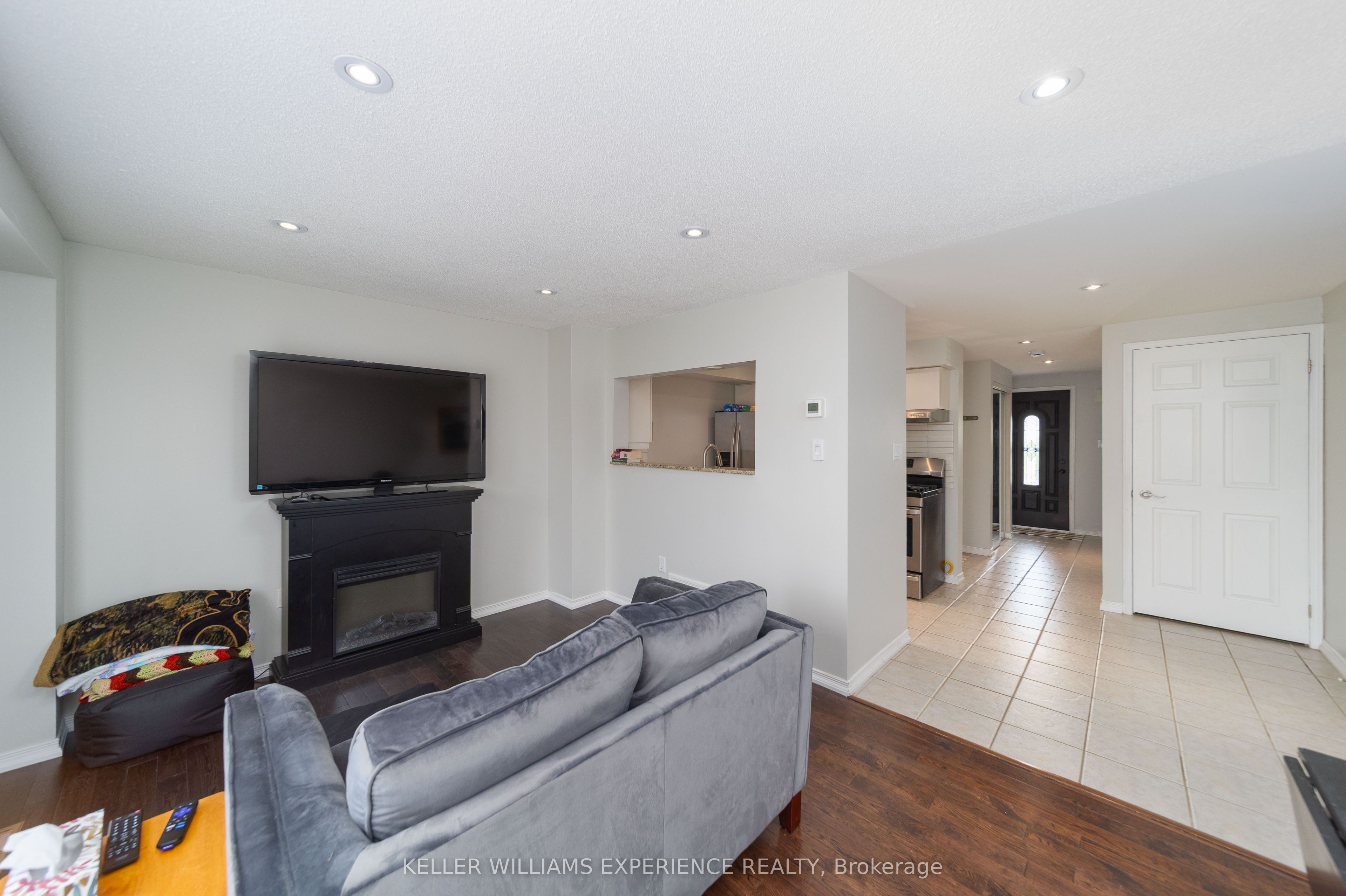 12 Monarchy Street Property Photo 8