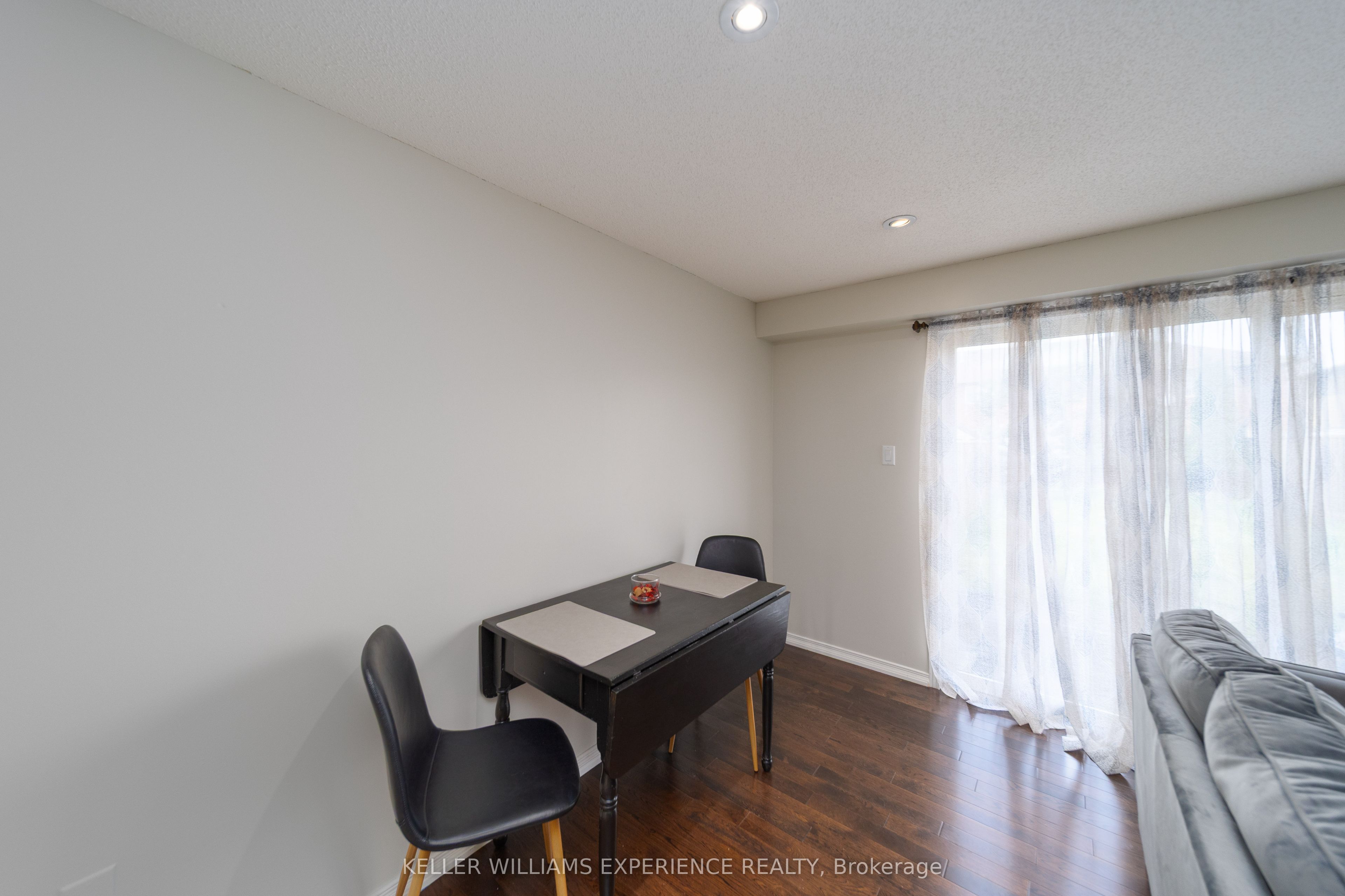 12 Monarchy Street Property Photo 9
