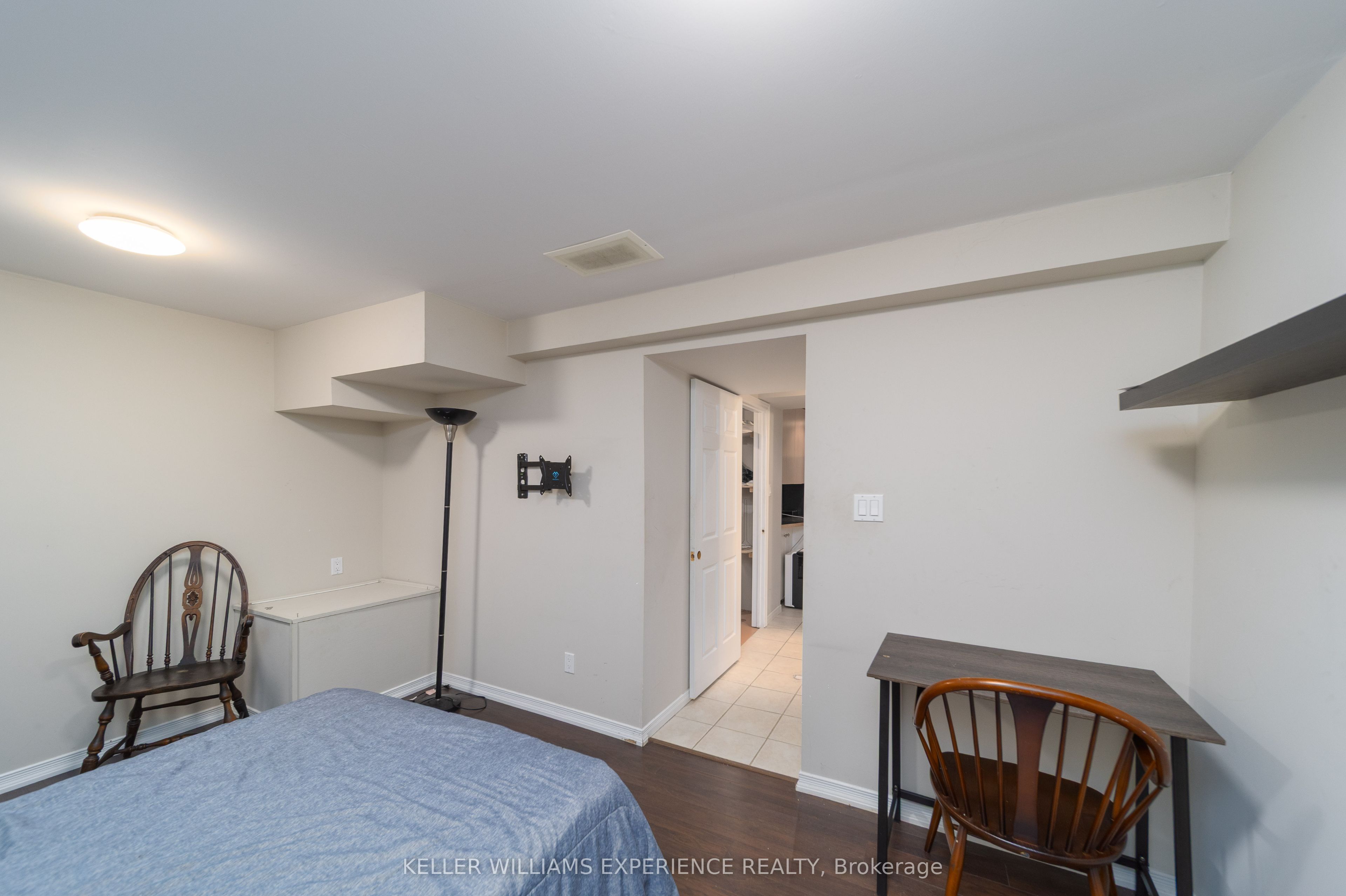 12 Monarchy Street Property Photo 16