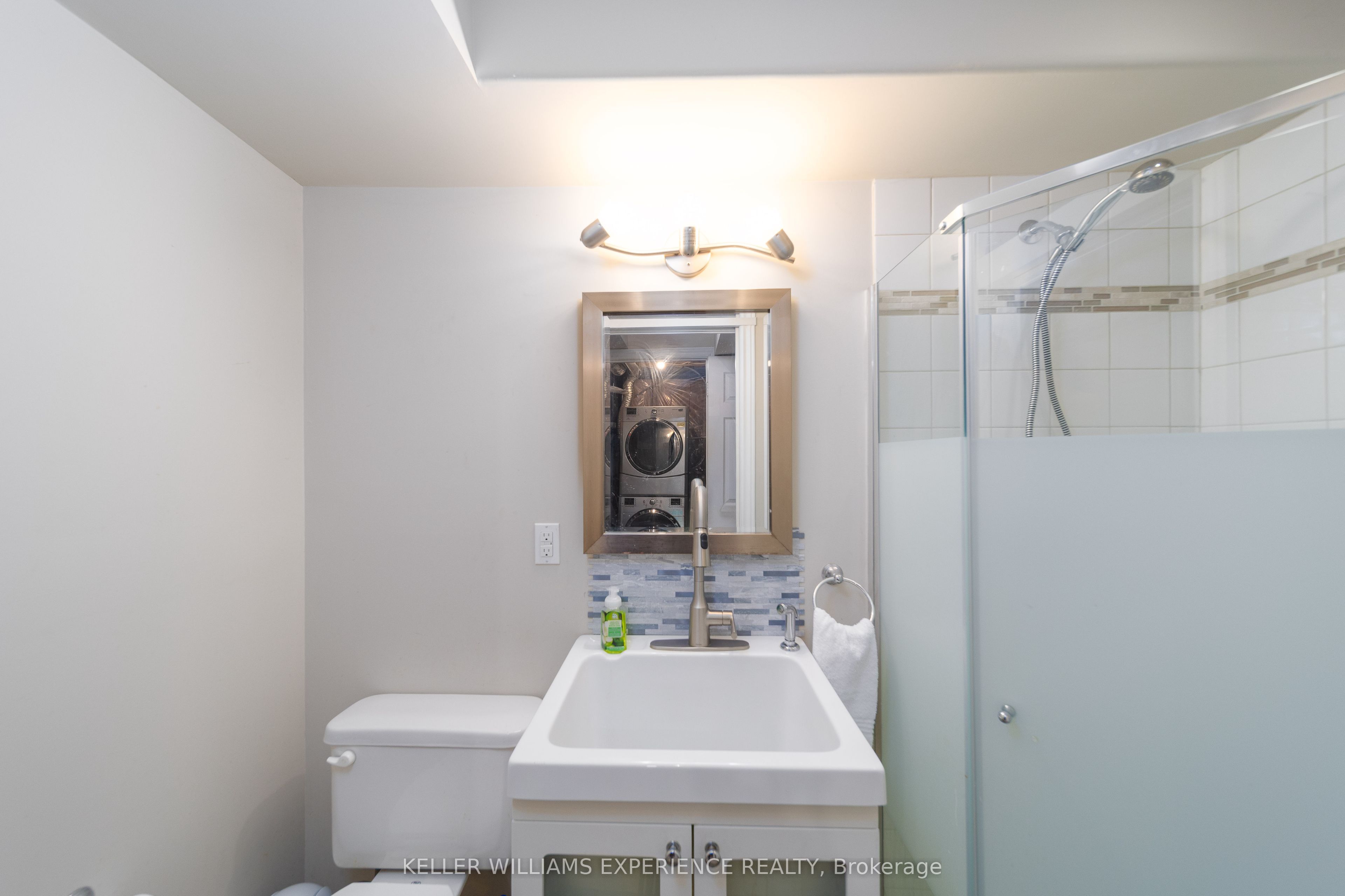 12 Monarchy Street Property Photo 17