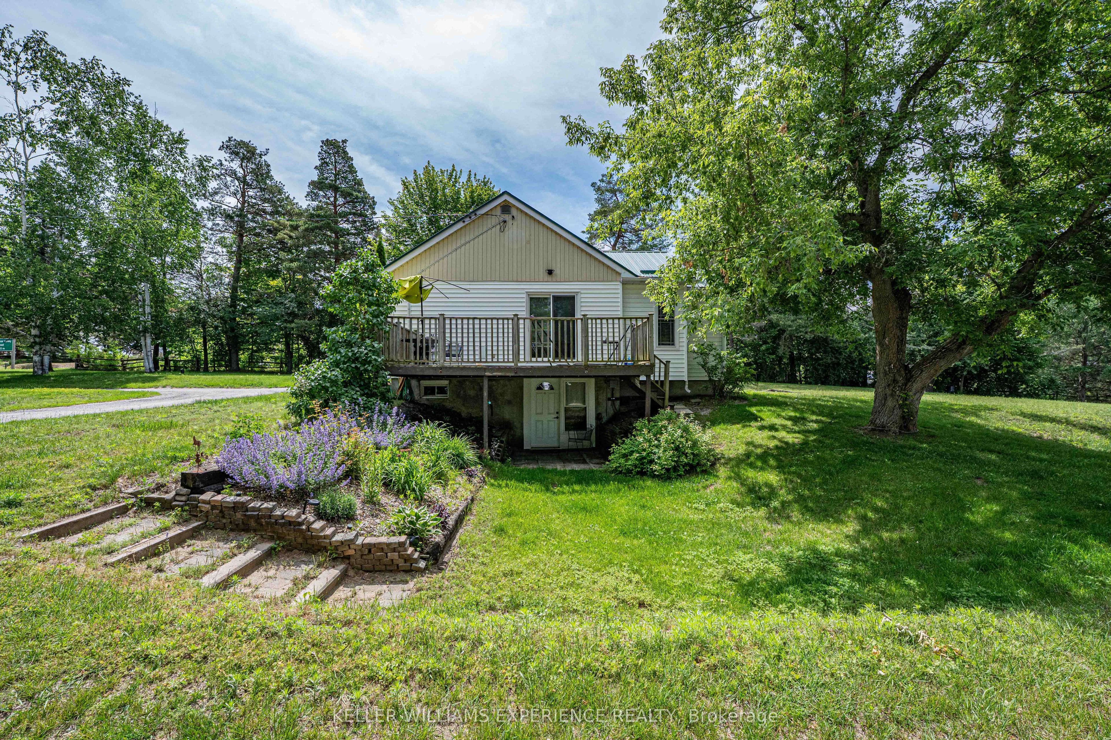3514 Penetanguishene Road Property Photo 8