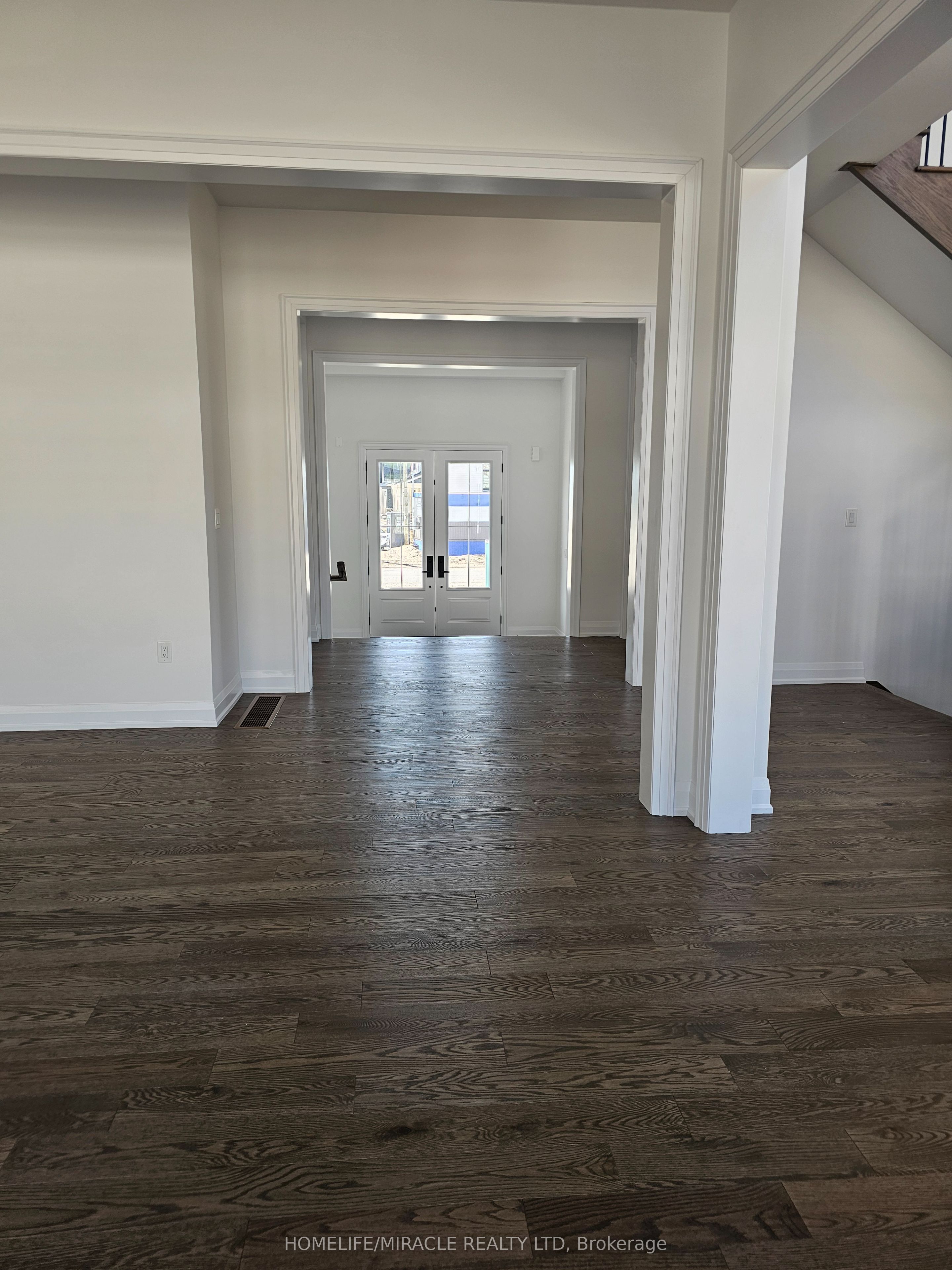 30 Pearsall Place Property Photo 4