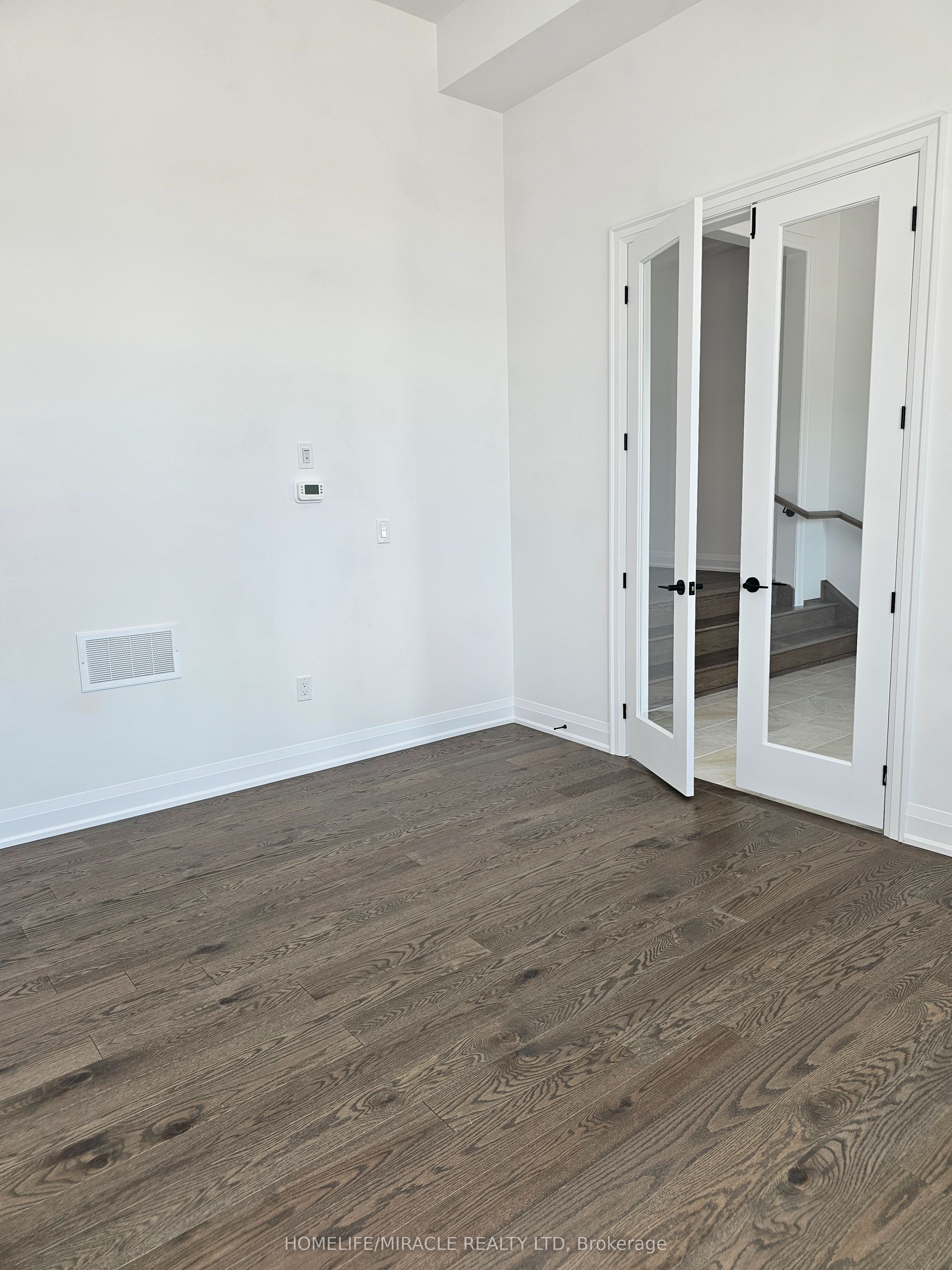 30 Pearsall Place Property Photo 5