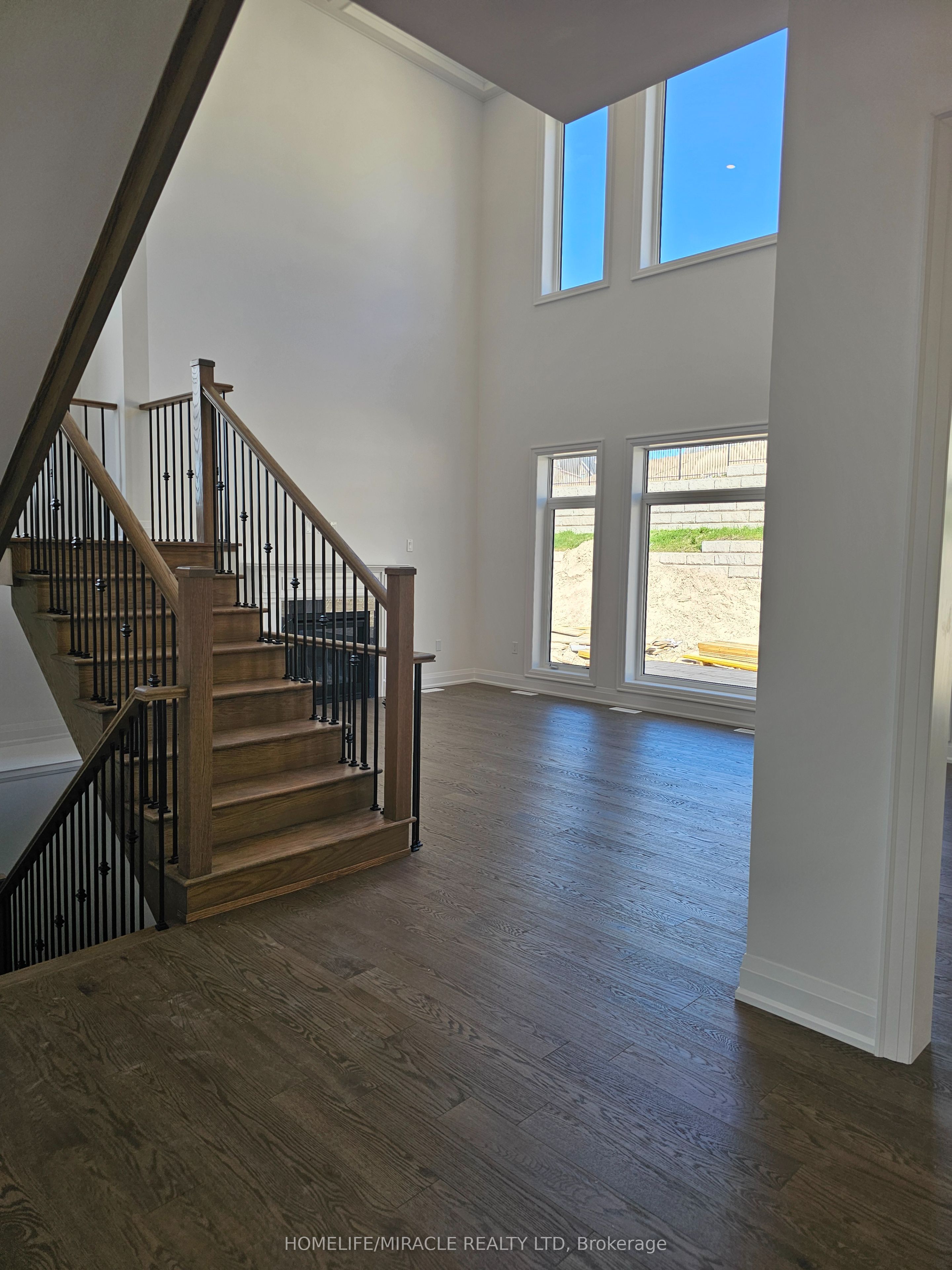 30 Pearsall Place Property Photo 8