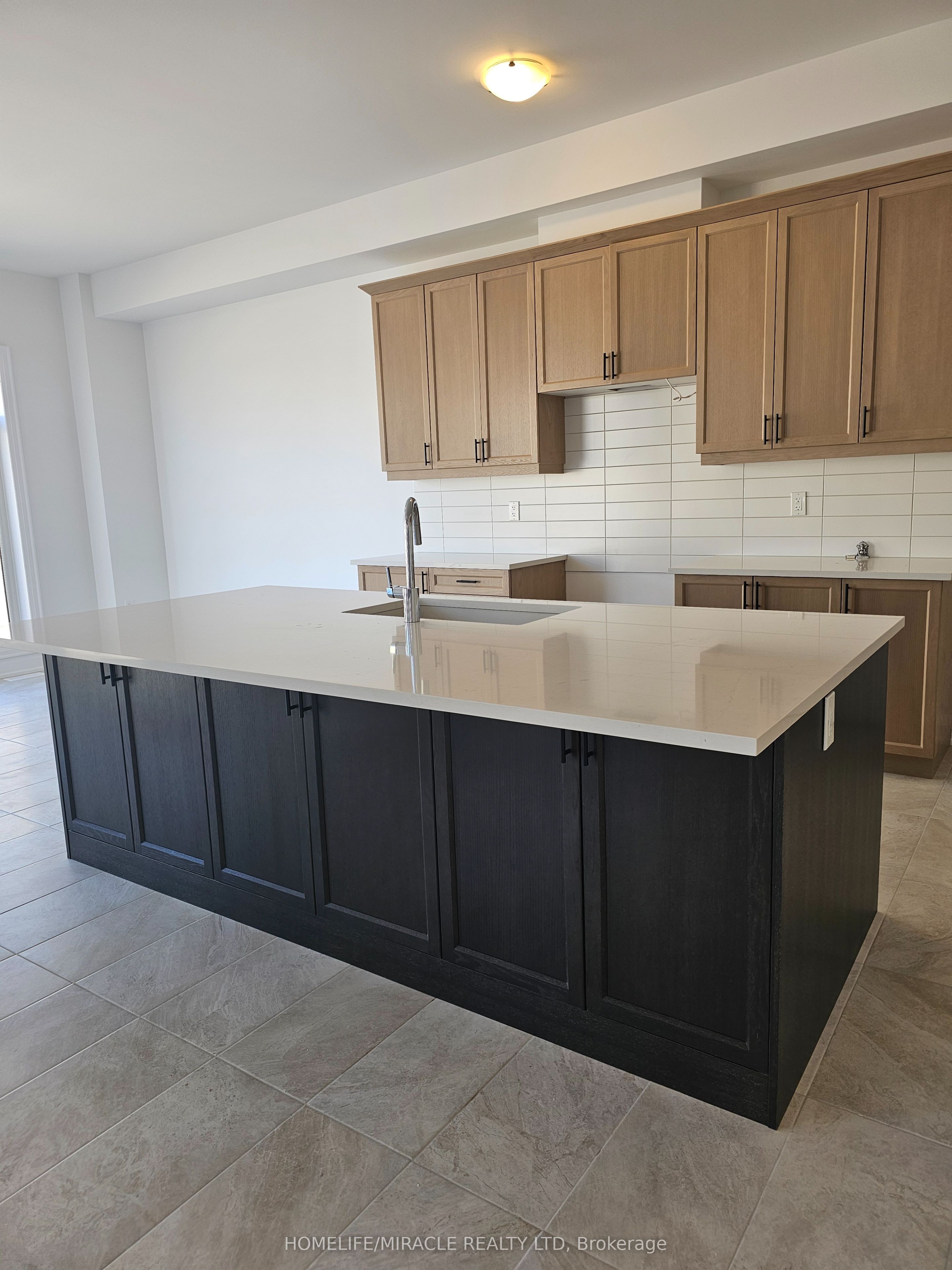 30 Pearsall Place Property Photo 9