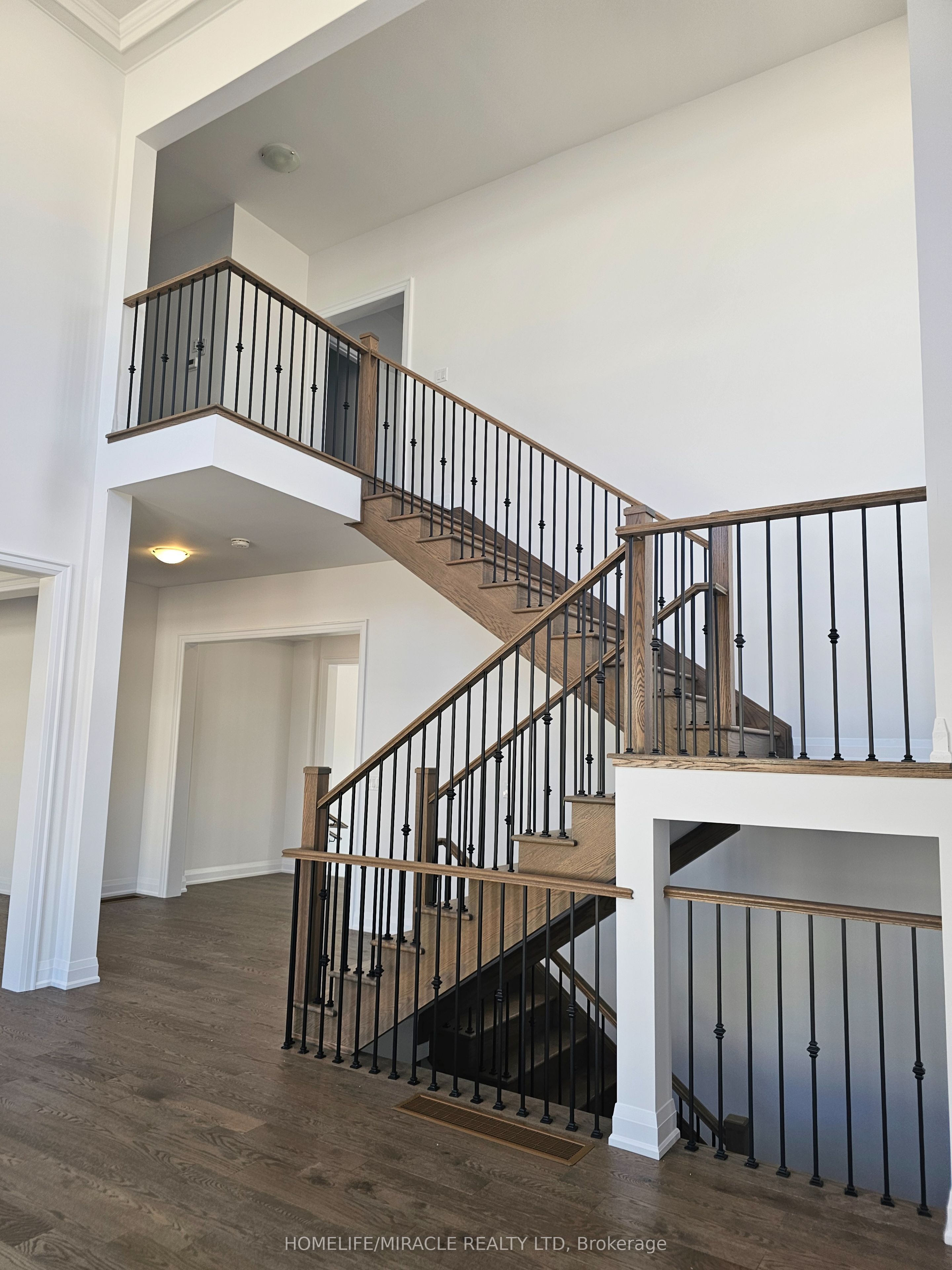 30 Pearsall Place Property Photo 10