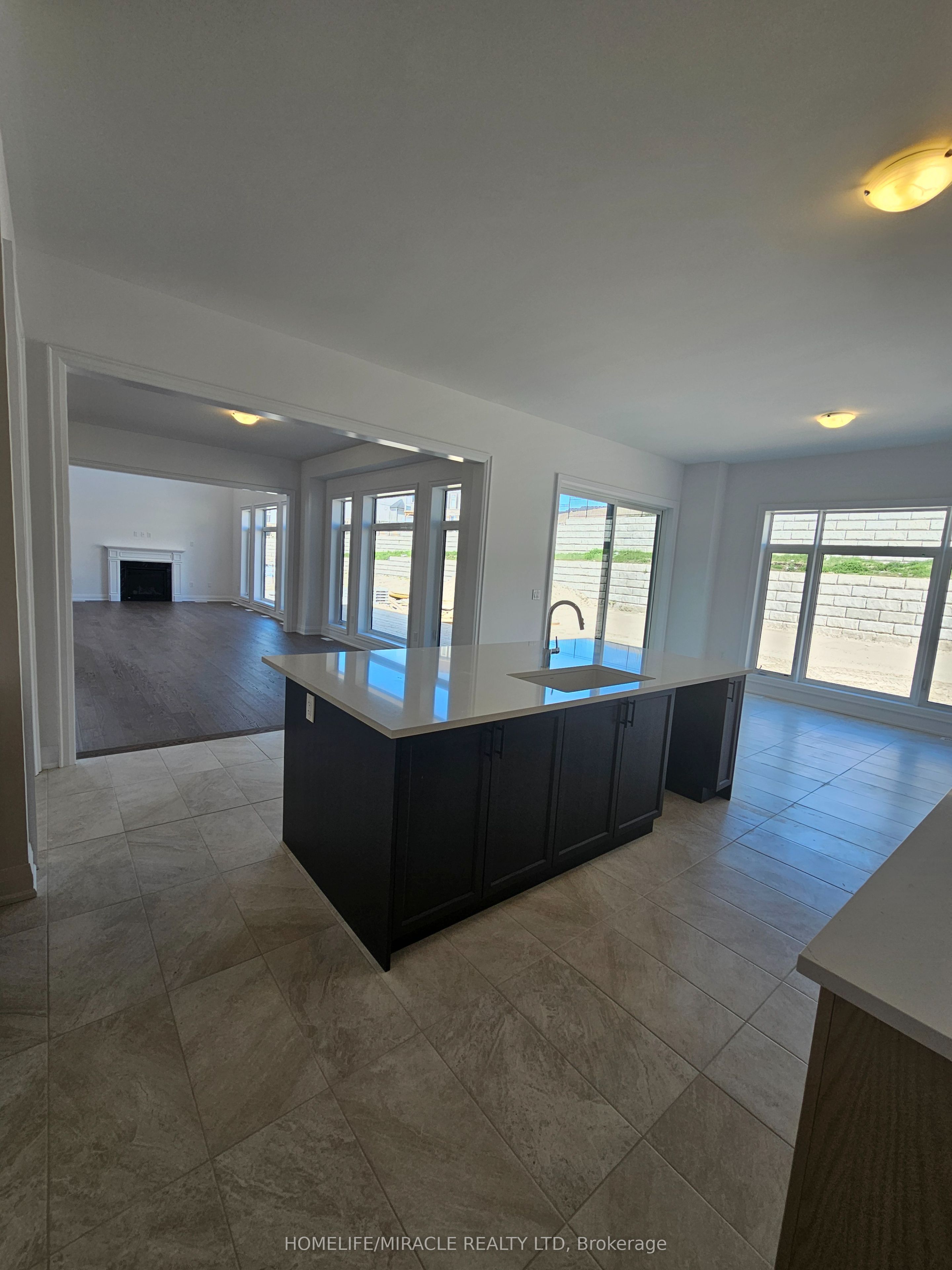 30 Pearsall Place Property Photo 13