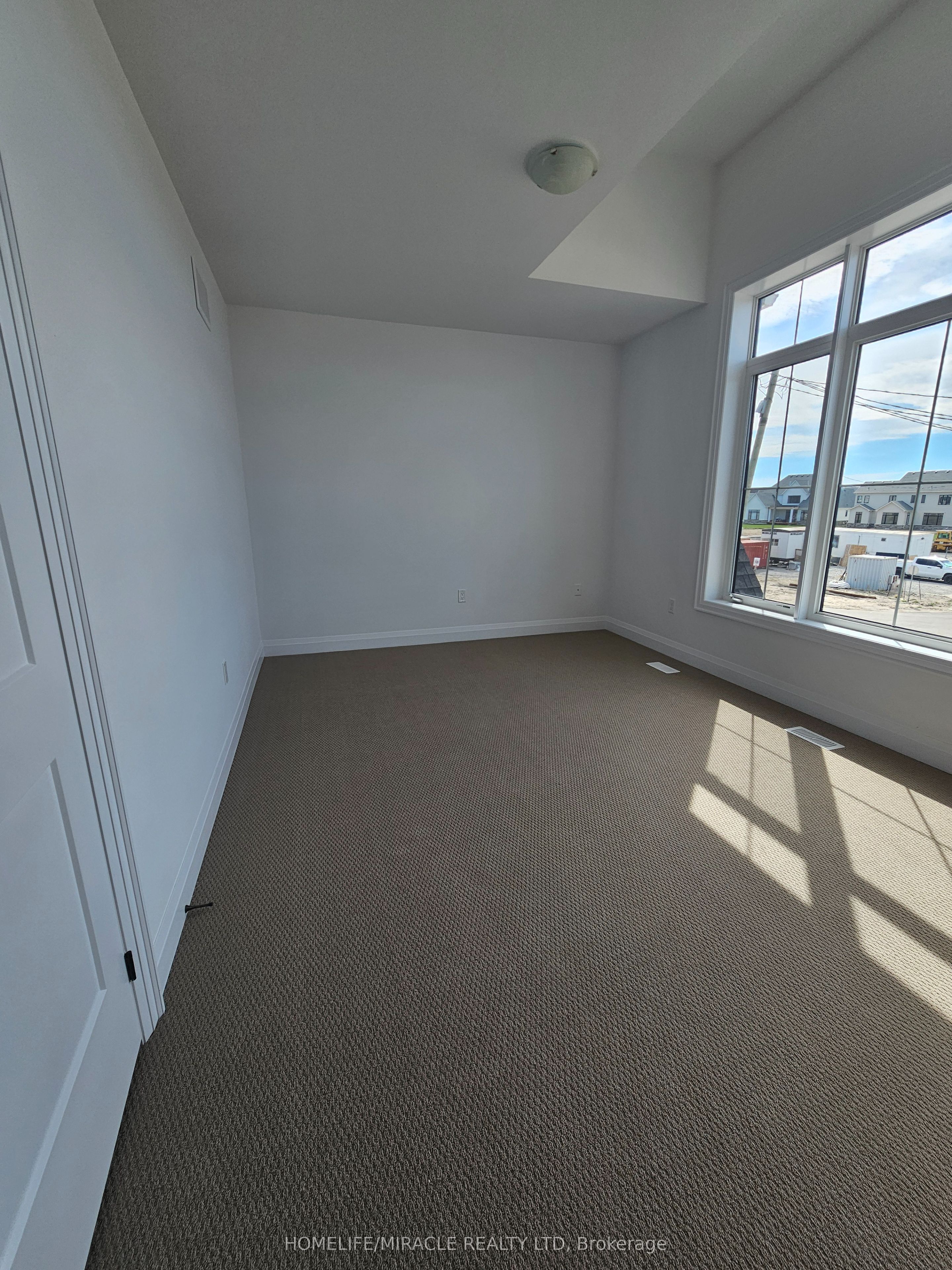 30 Pearsall Place Property Photo 15
