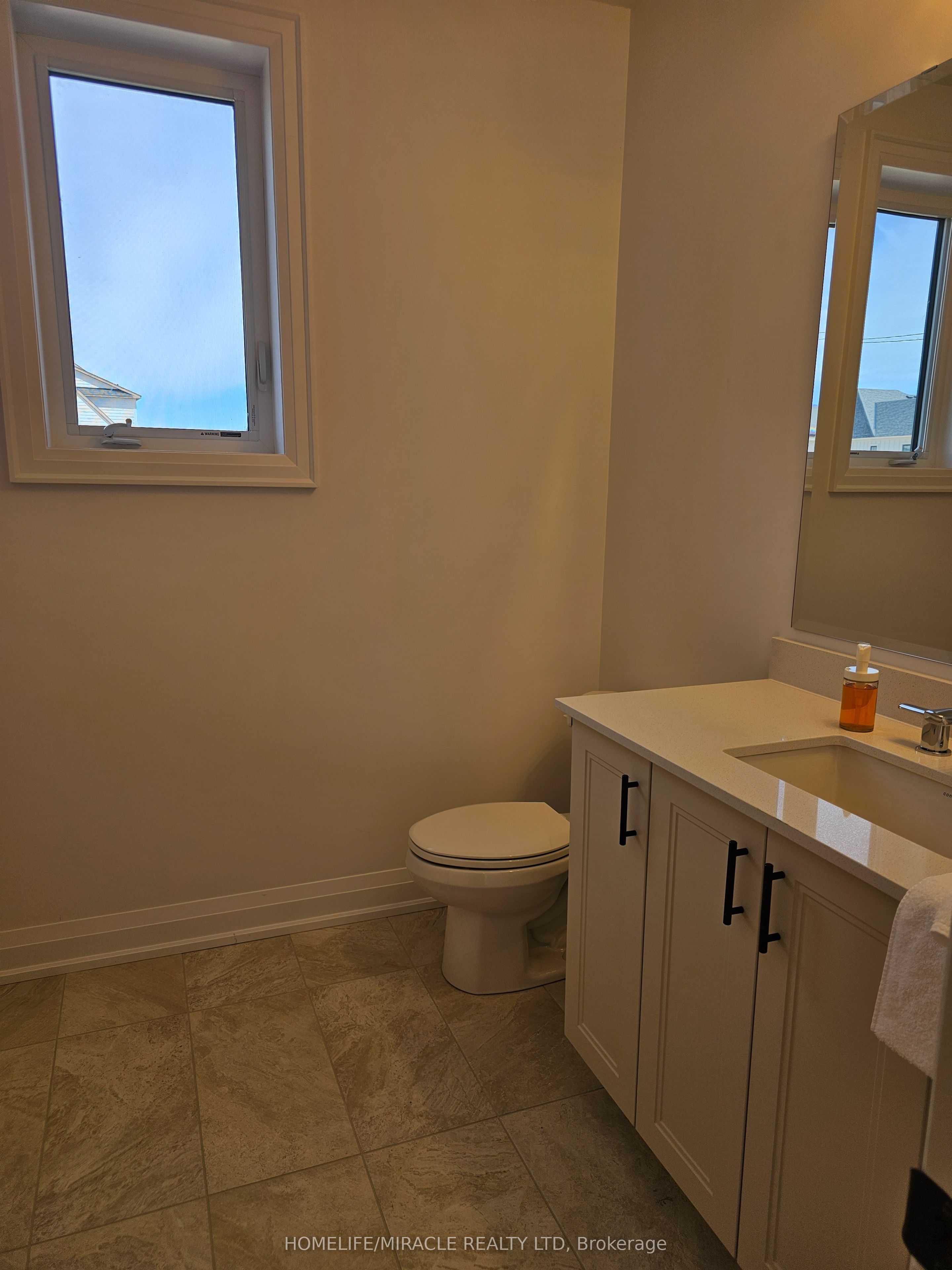 30 Pearsall Place Property Photo 16