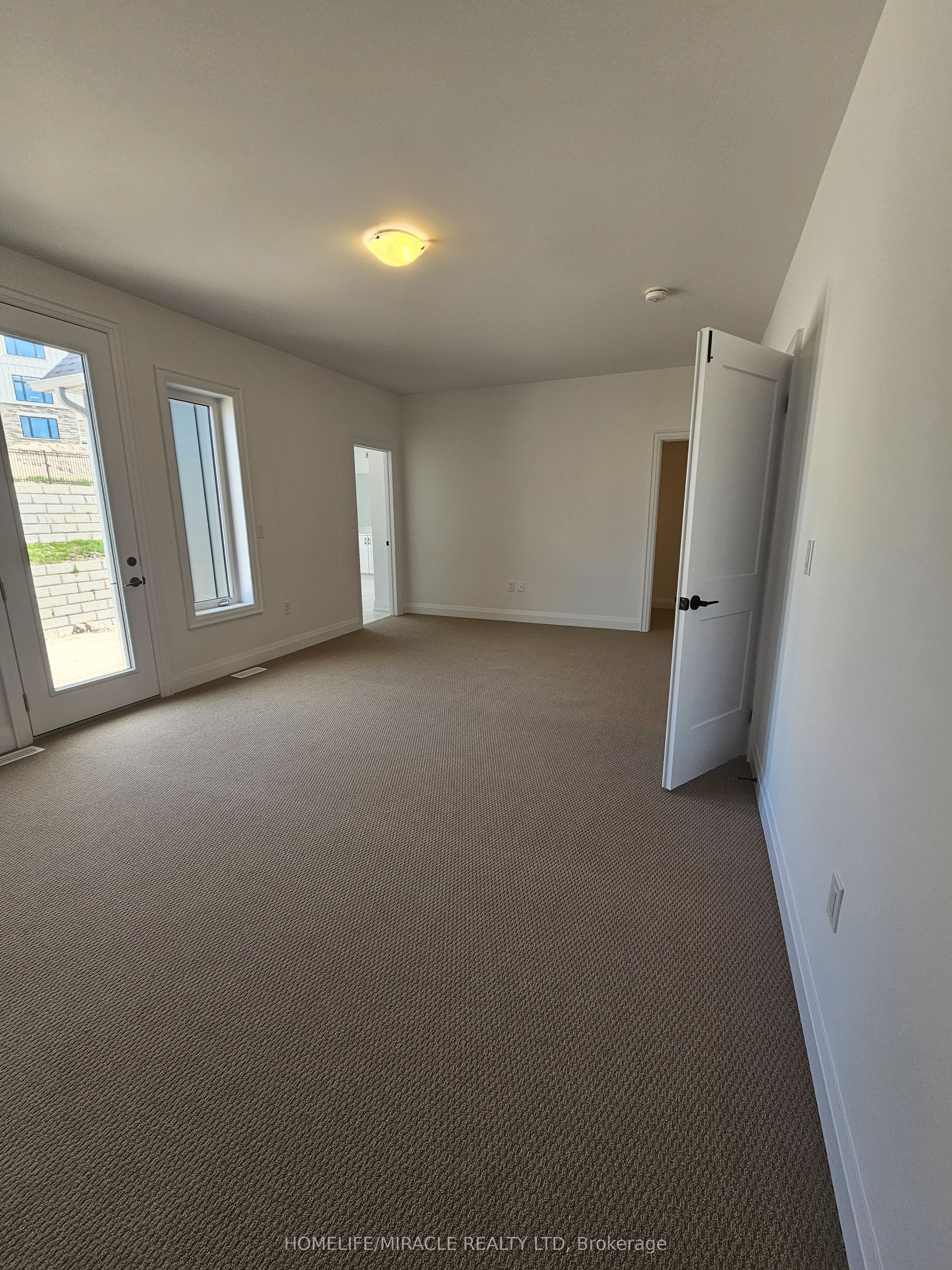 30 Pearsall Place Property Photo 24