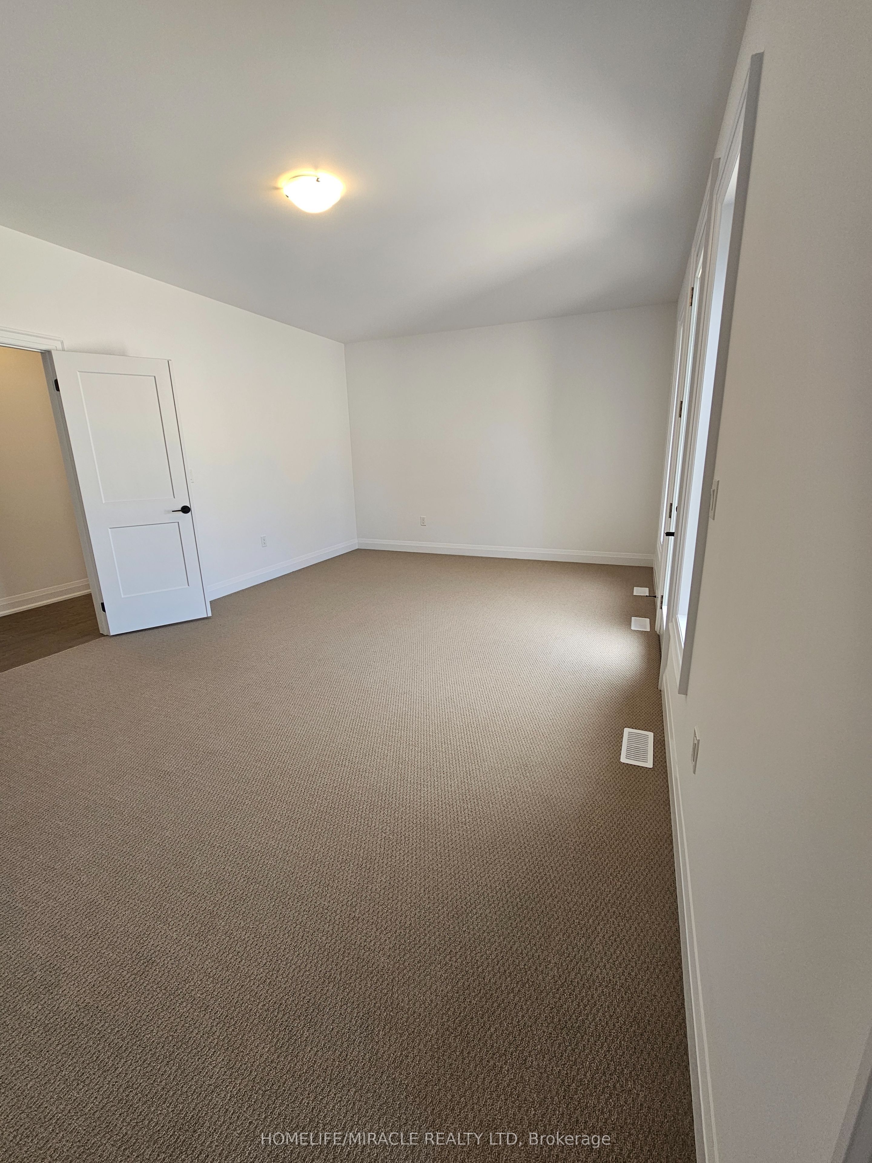 30 Pearsall Place Property Photo 25