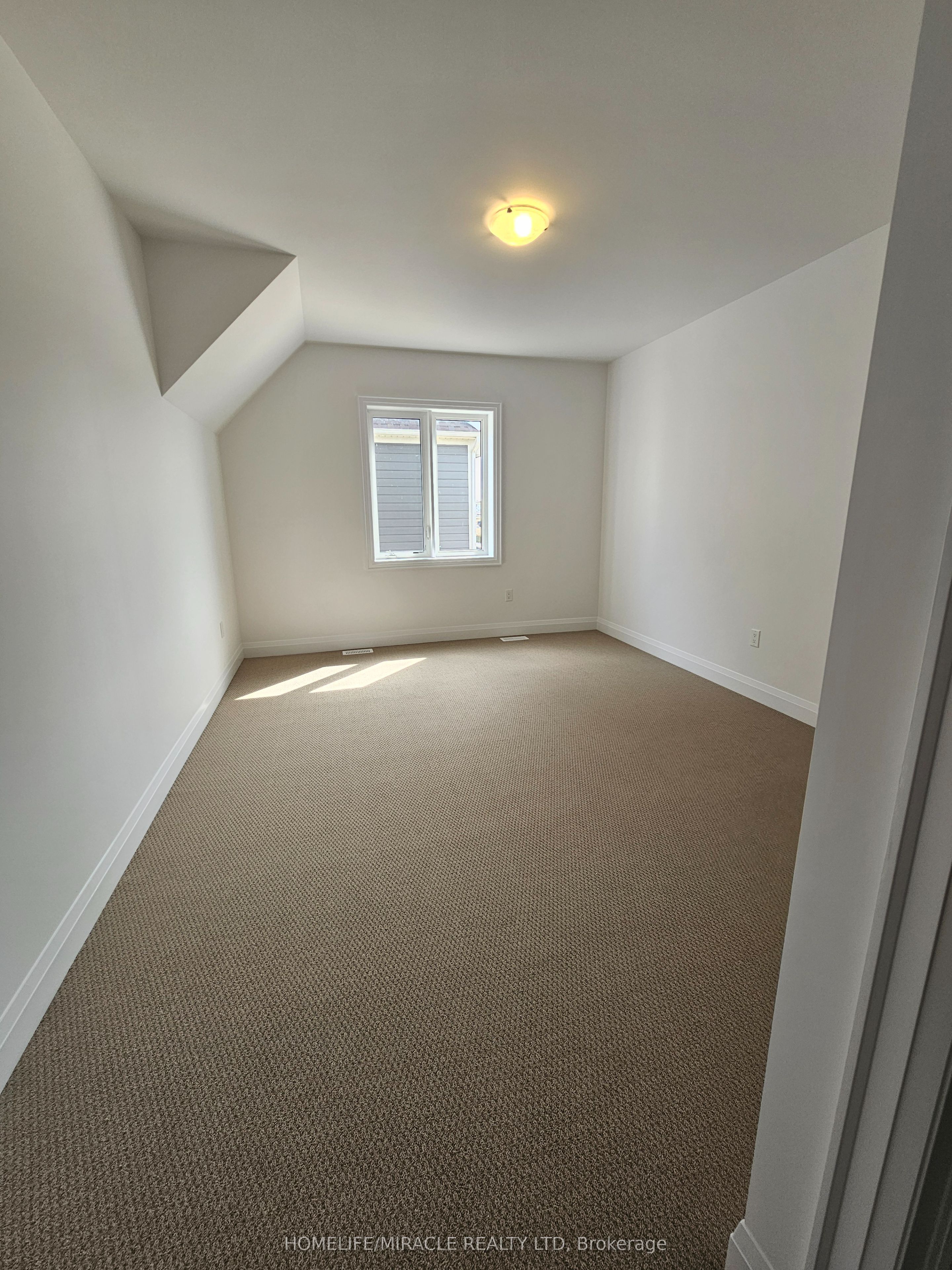 30 Pearsall Place Property Photo 30