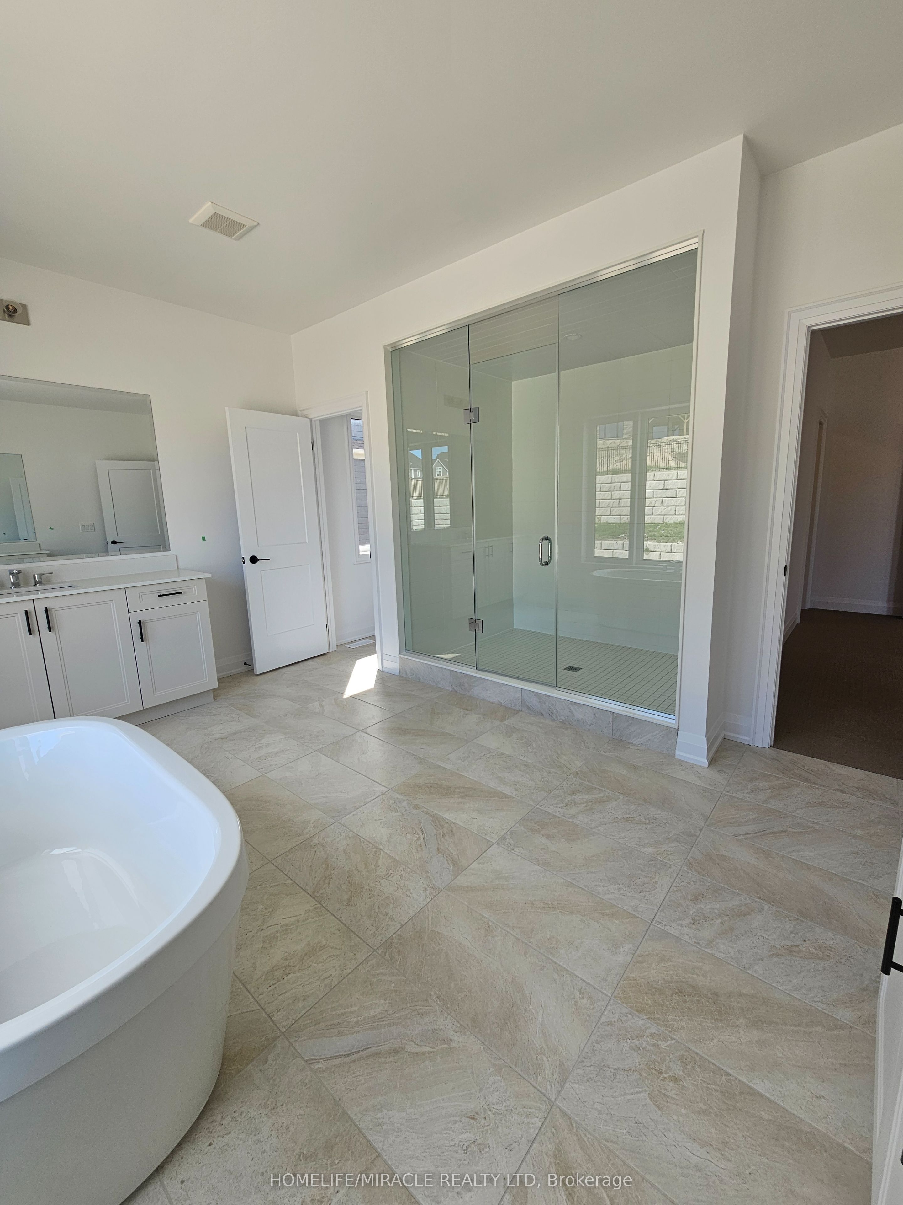 30 Pearsall Place Property Photo 31