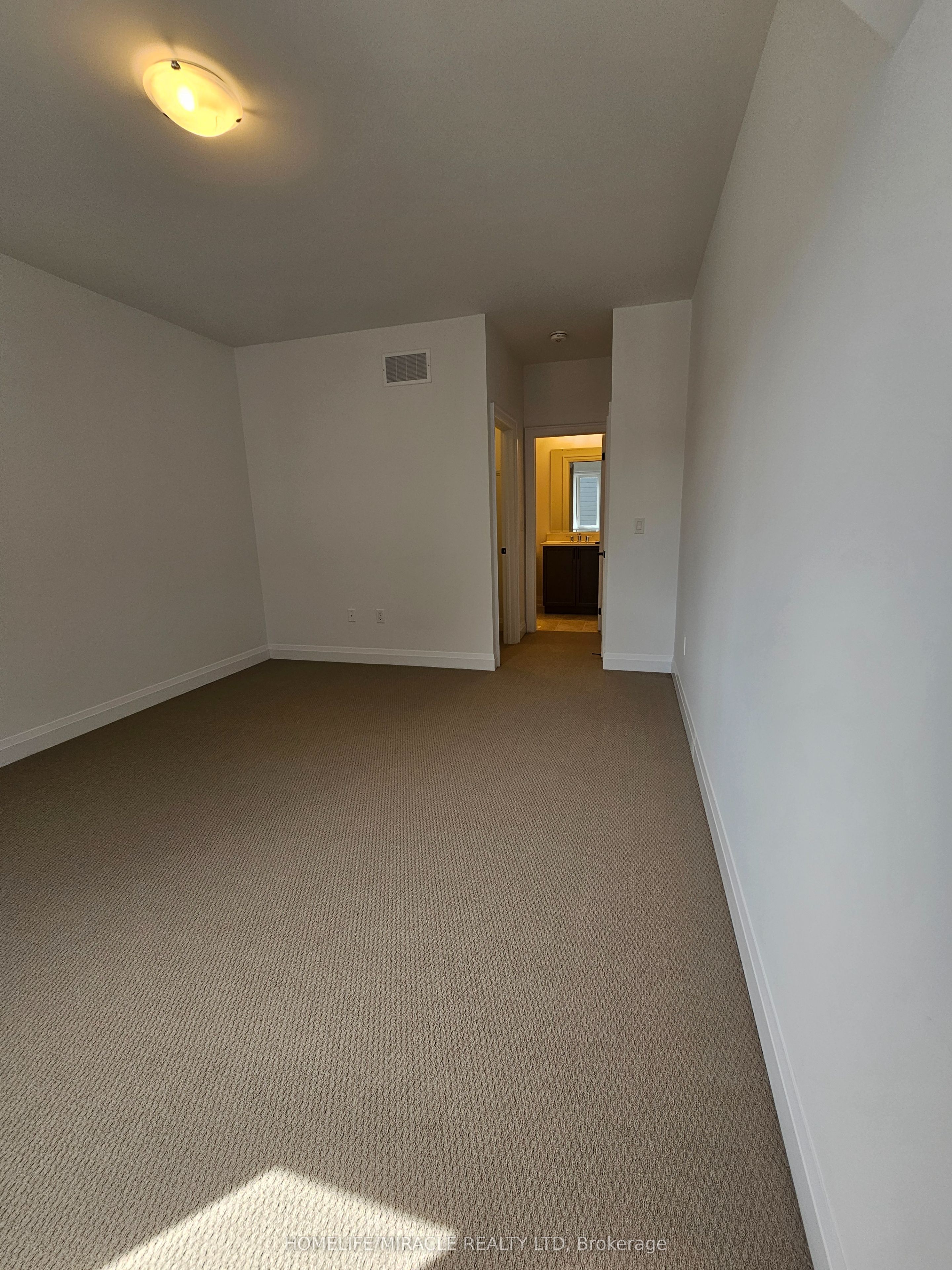 30 Pearsall Place Property Photo 32