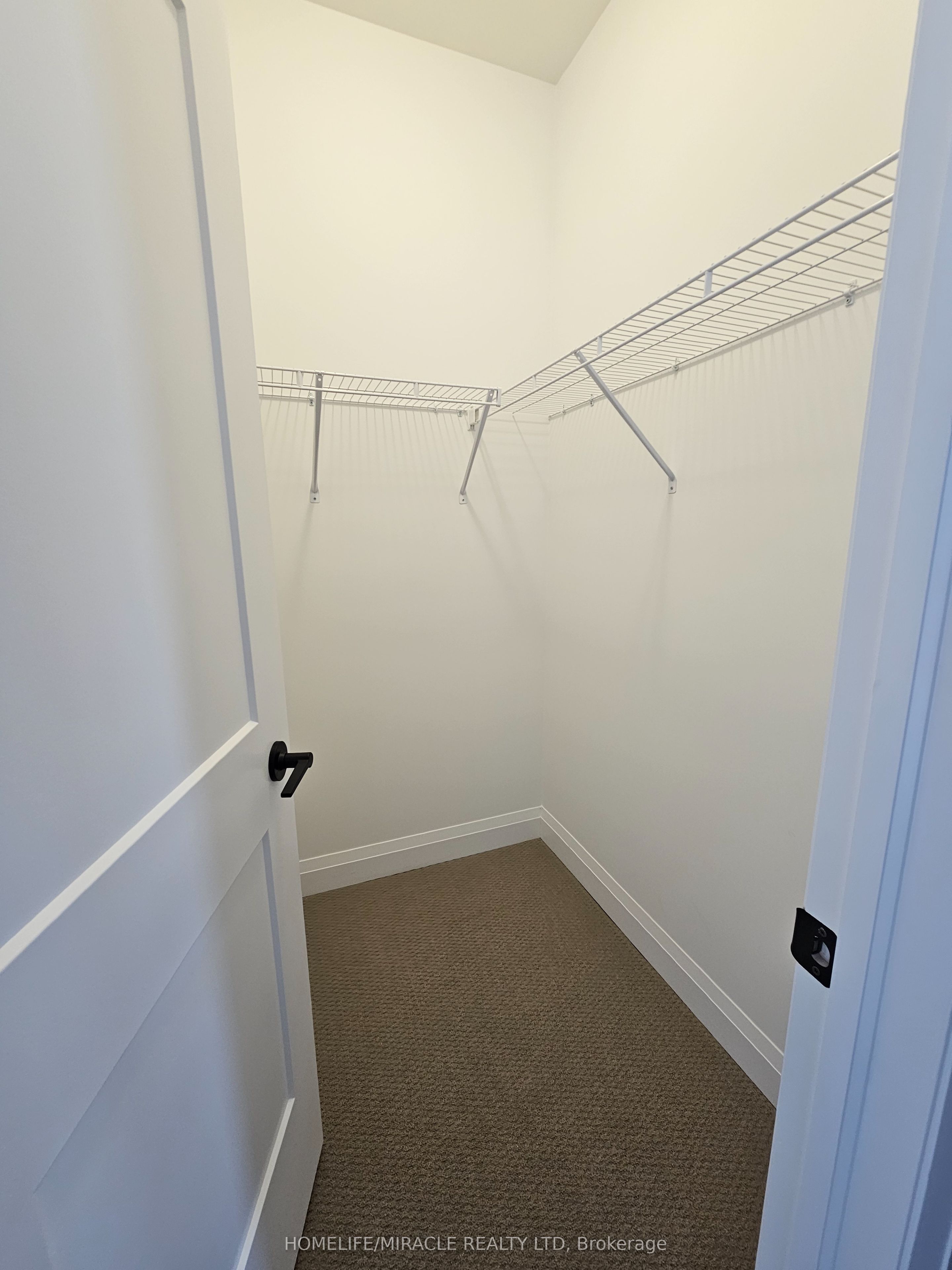 30 Pearsall Place Property Photo 34