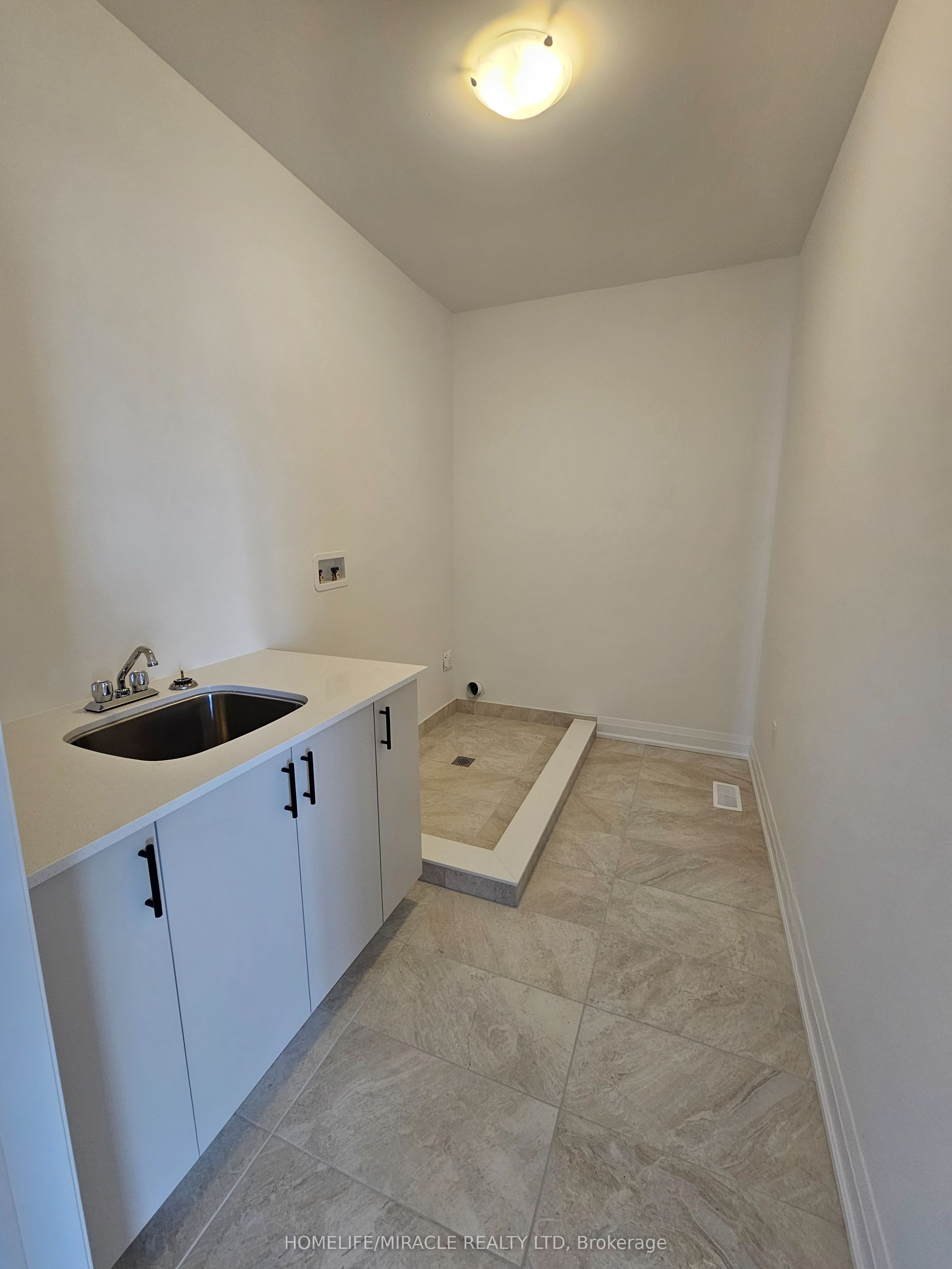 30 Pearsall Place Property Photo 35