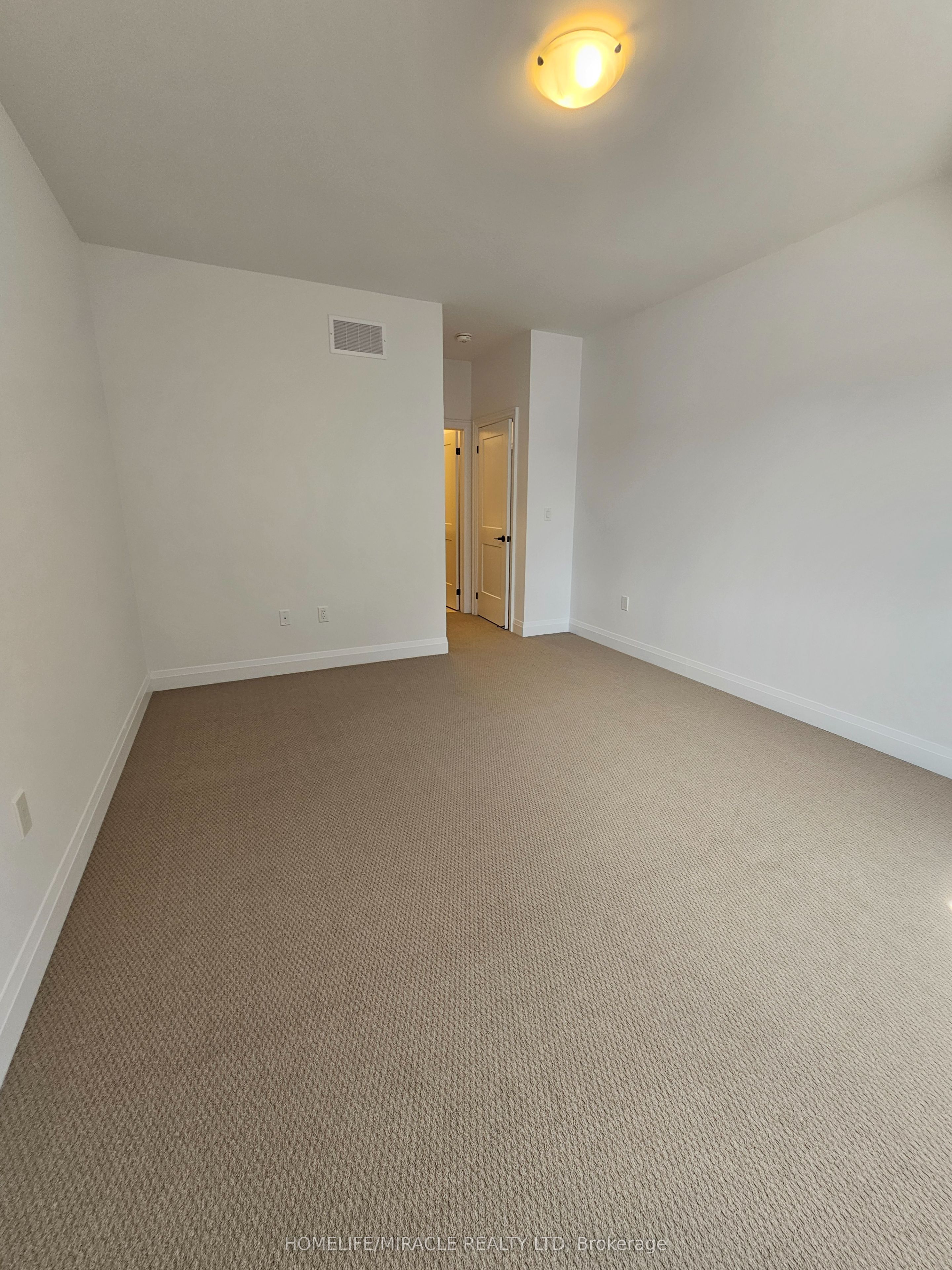 30 Pearsall Place Property Photo 37