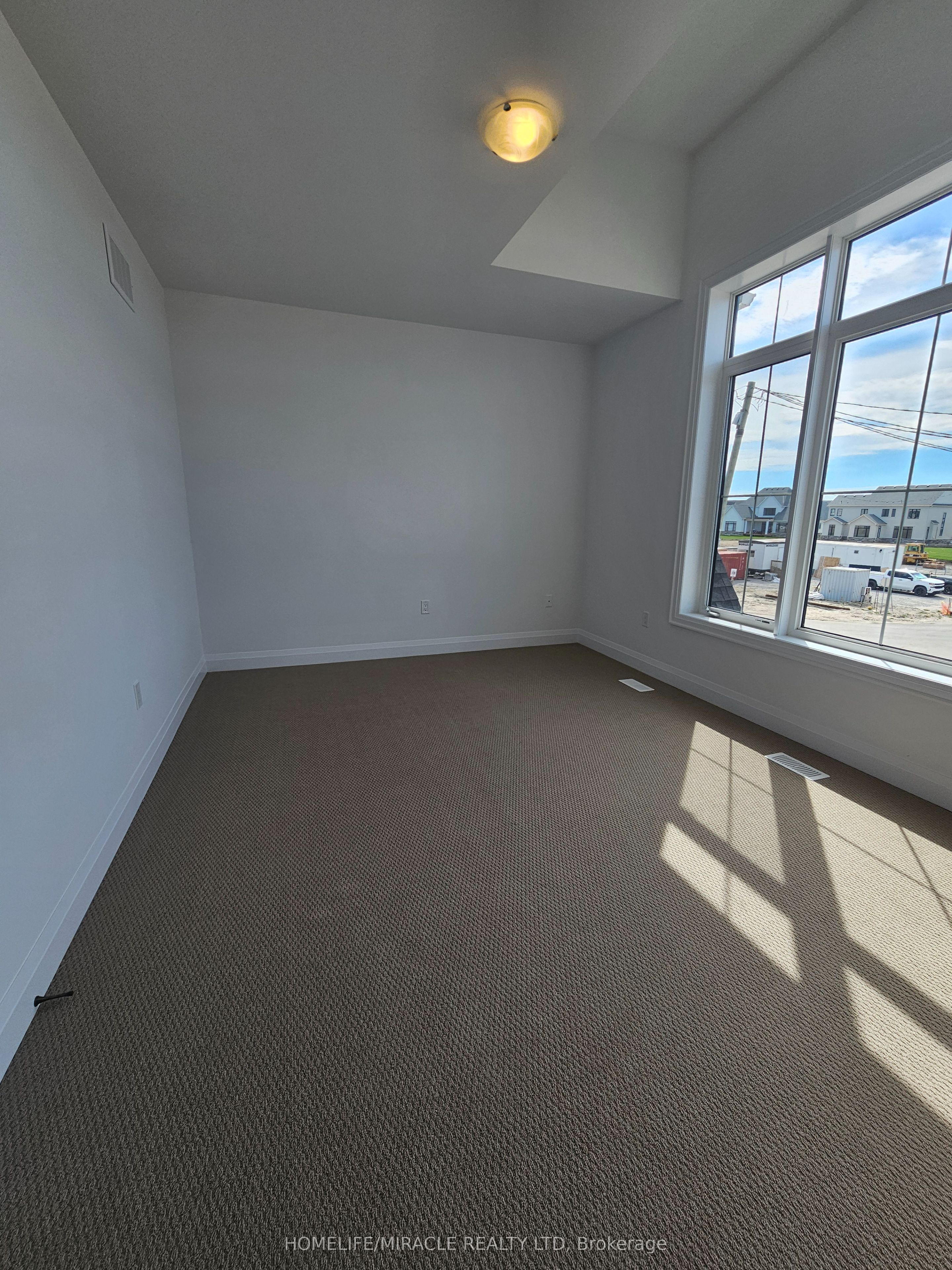 30 Pearsall Place Property Photo 39