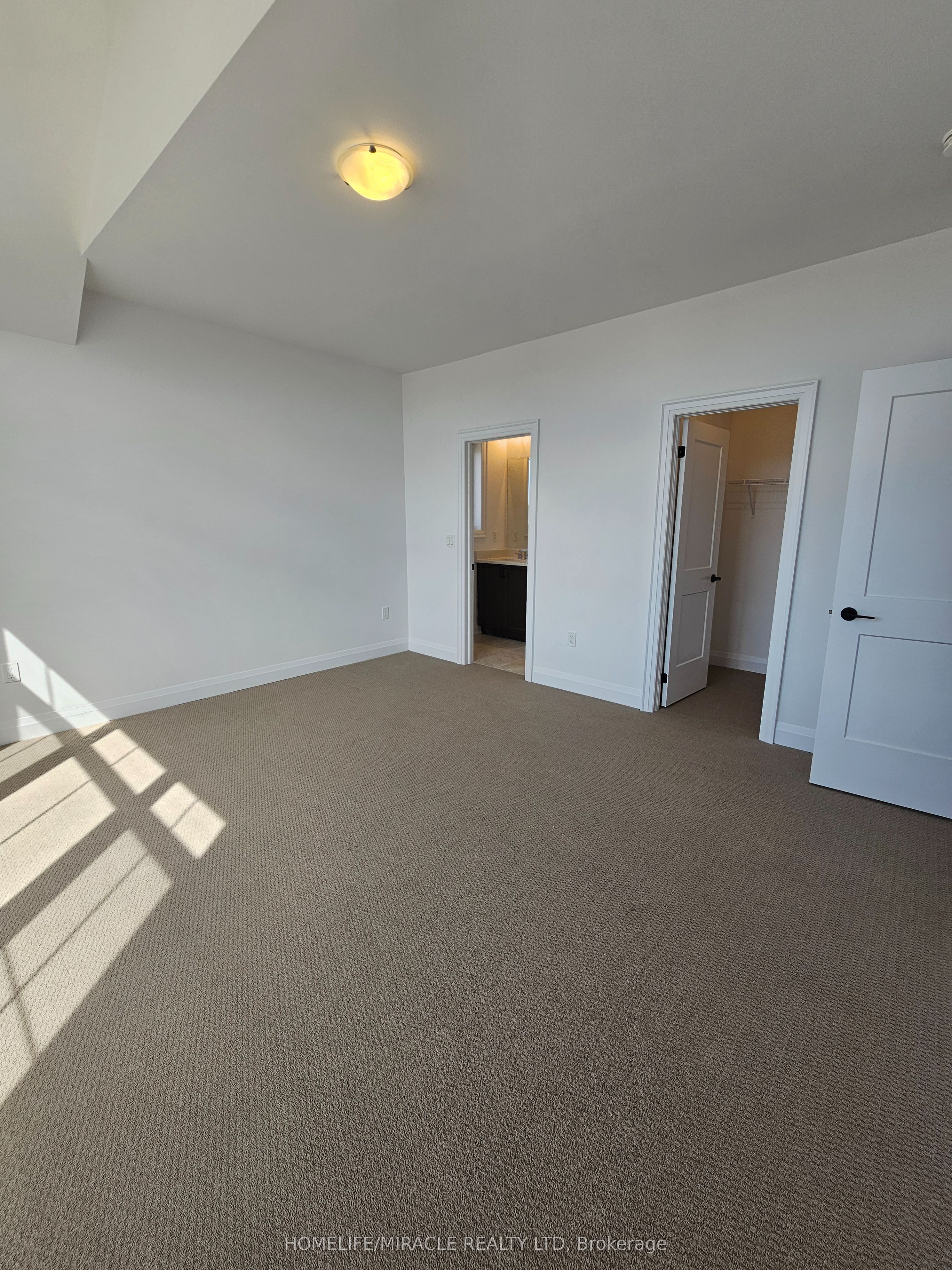 30 Pearsall Place Property Photo 40