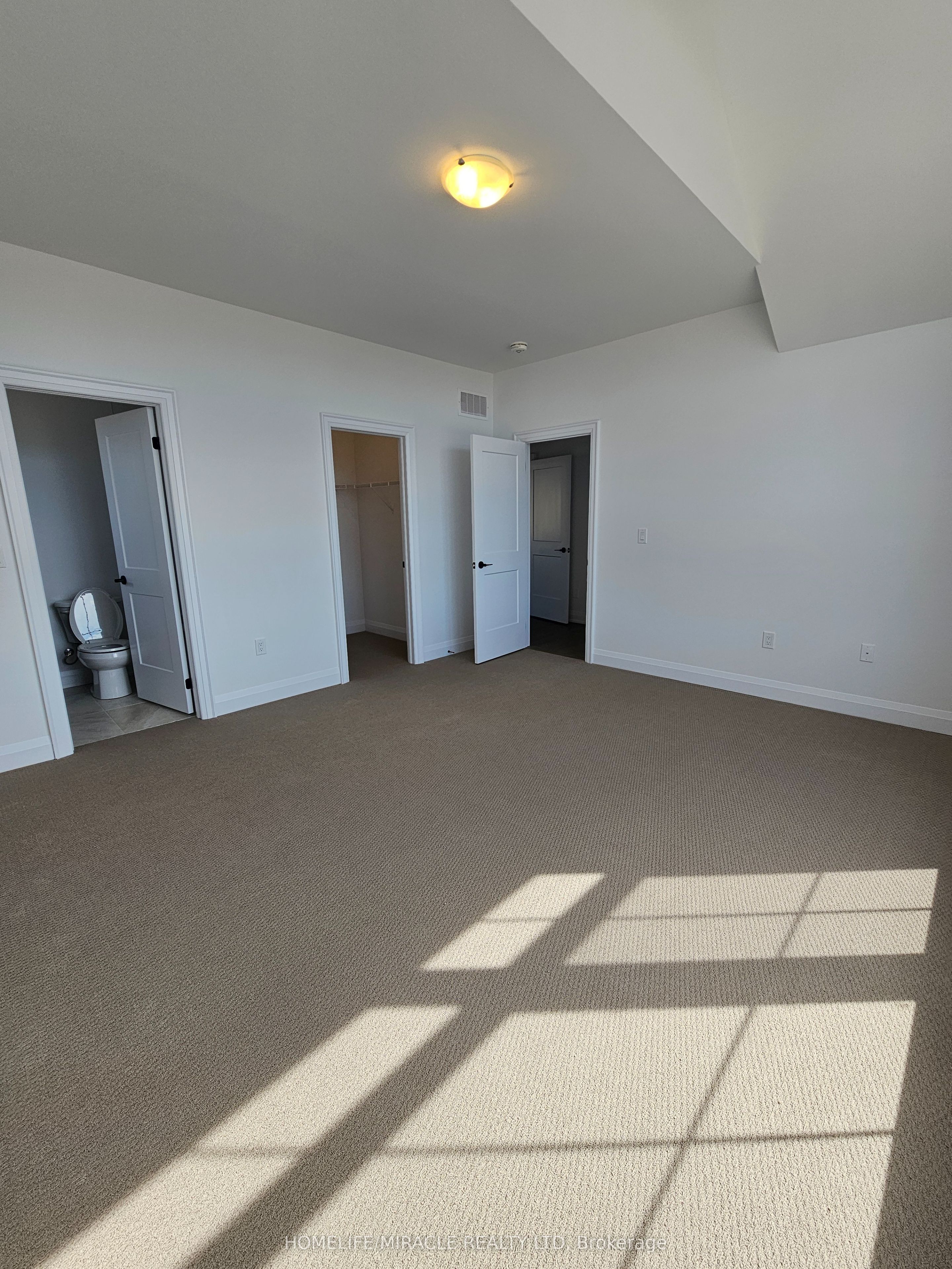 30 Pearsall Place Property Photo 41