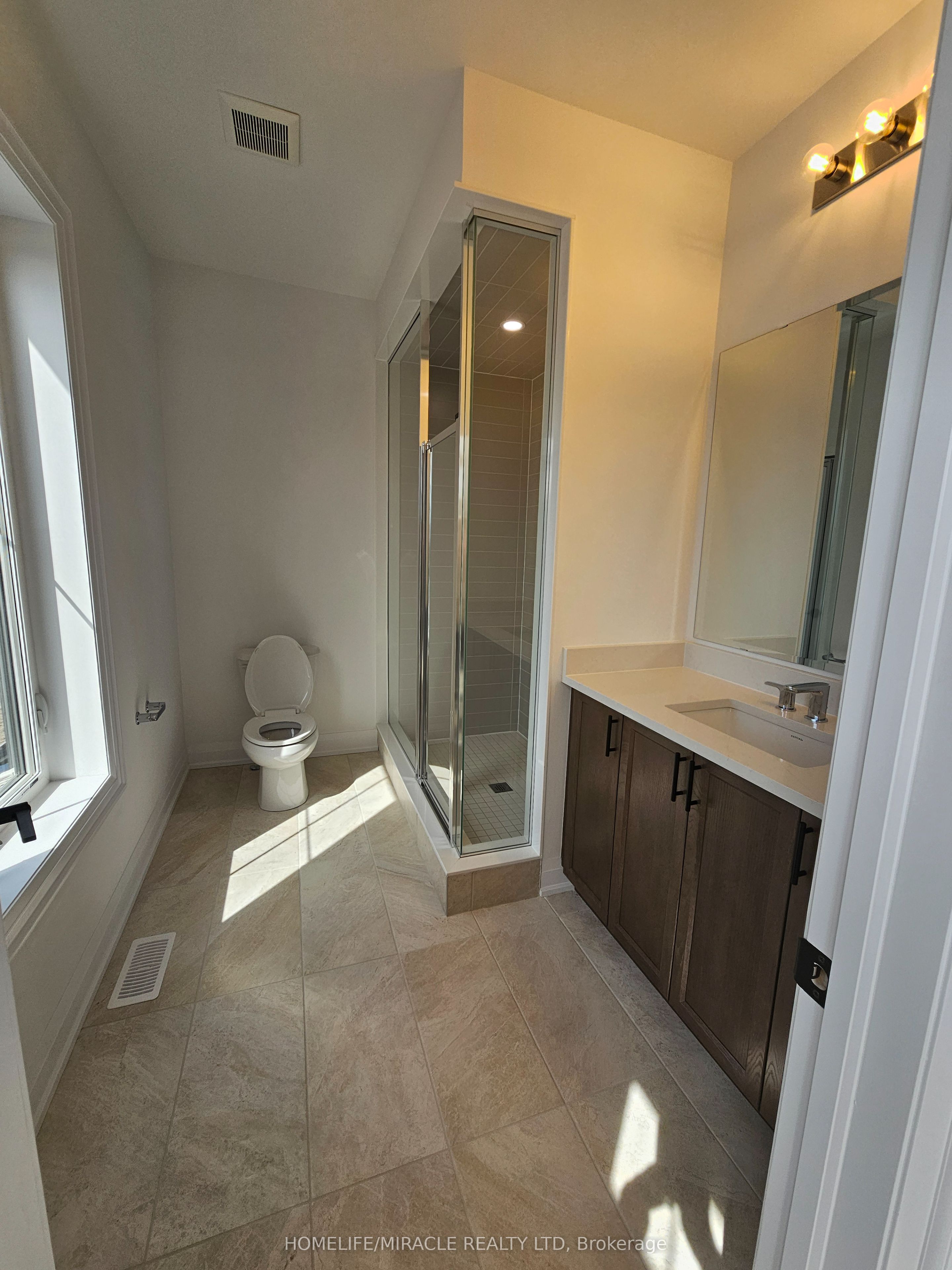 30 Pearsall Place Property Photo 44